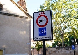 Nueva señal de ZBE y espacio peatonal.