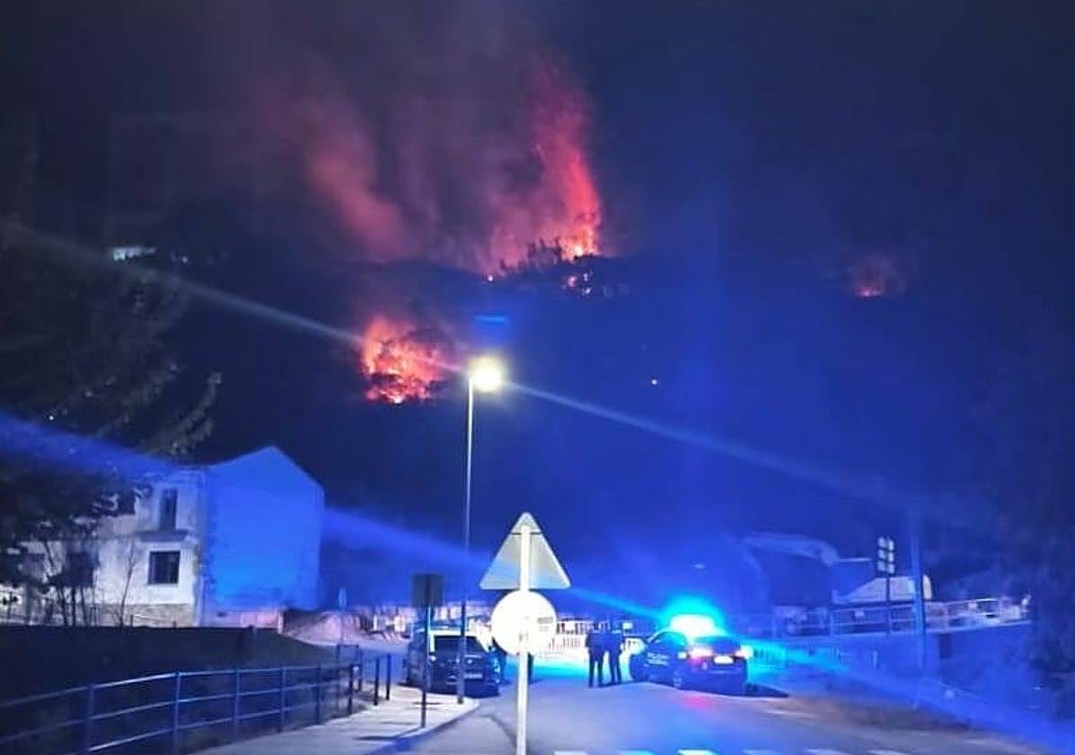 Imagen de las llamas en Béjar este jueves.