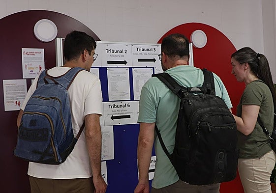 Tres participantes, en las últimas oposiciones a maestro.