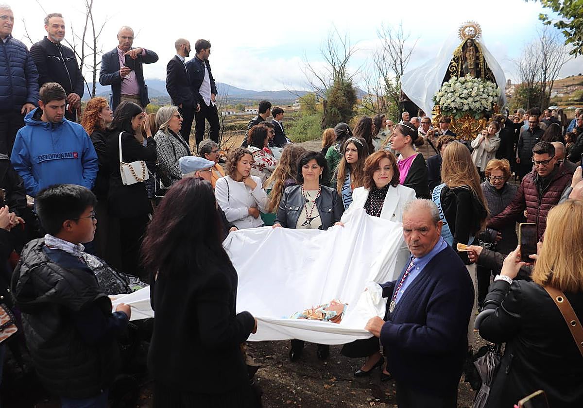 La celebración del lunes, con la sábana de las ofrendas, uno de los elementos más arraigados.