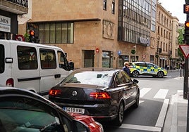 Imagen de archivo de una dotación de la Policía Local en Salamanca.