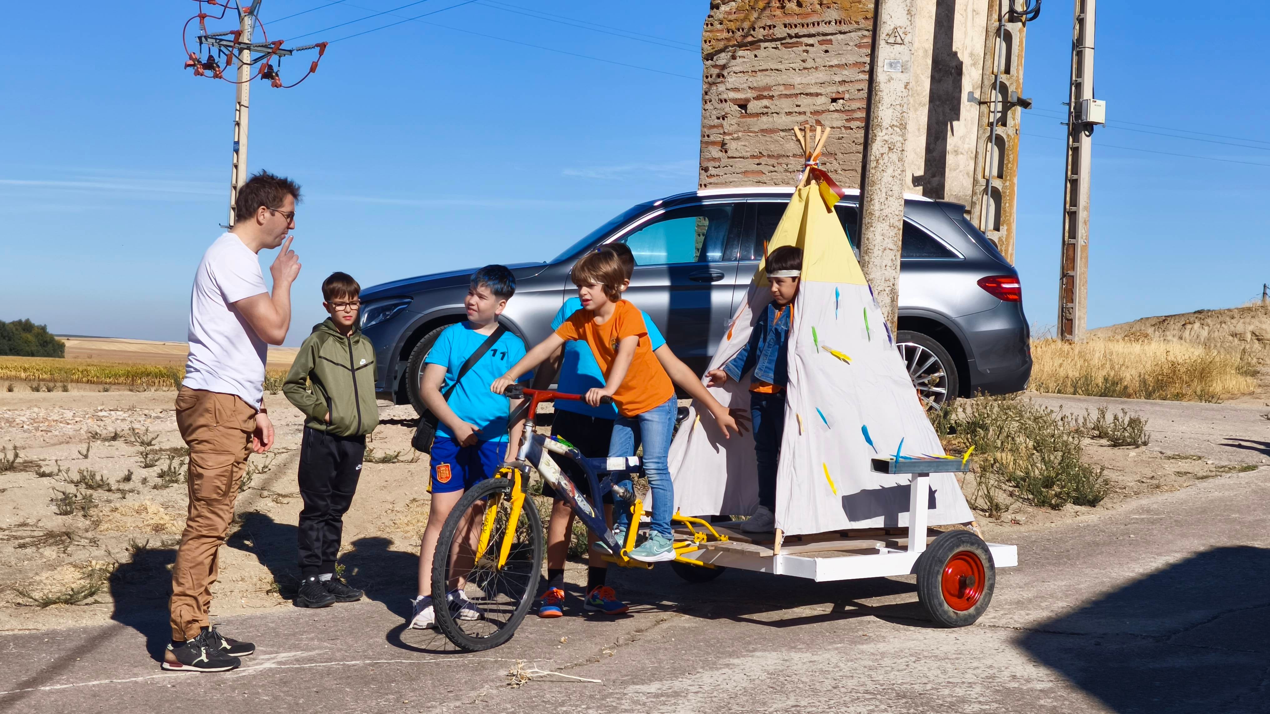 Los niños y jóvenes llenan de alegría las calles de Coca de Alba