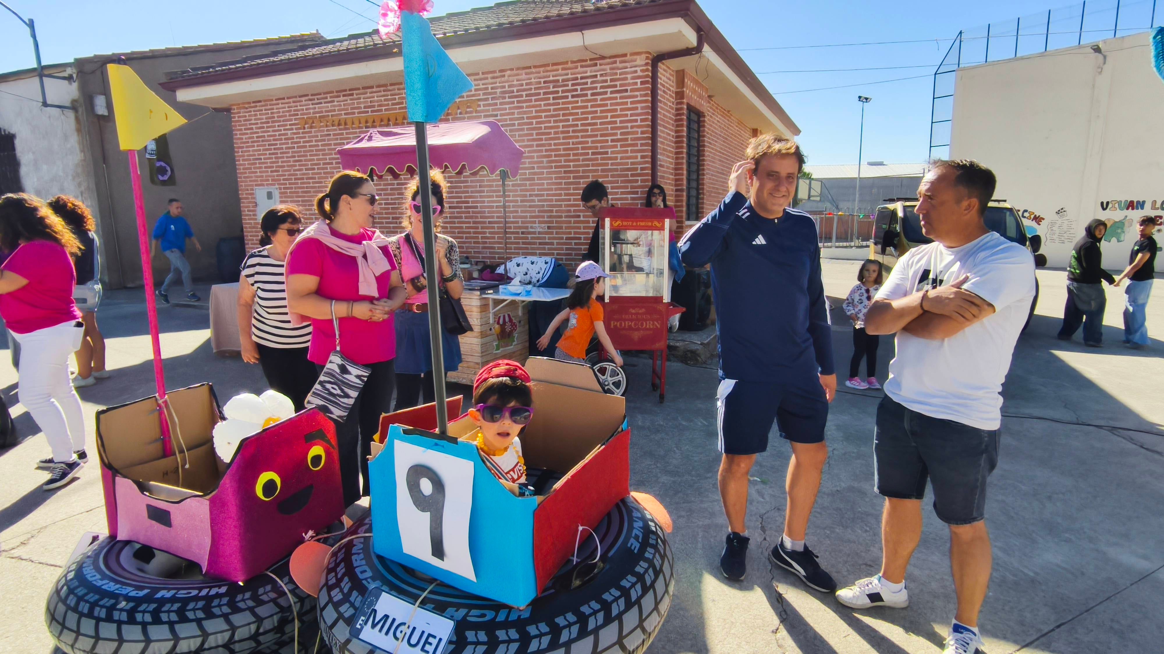 Los niños y jóvenes llenan de alegría las calles de Coca de Alba
