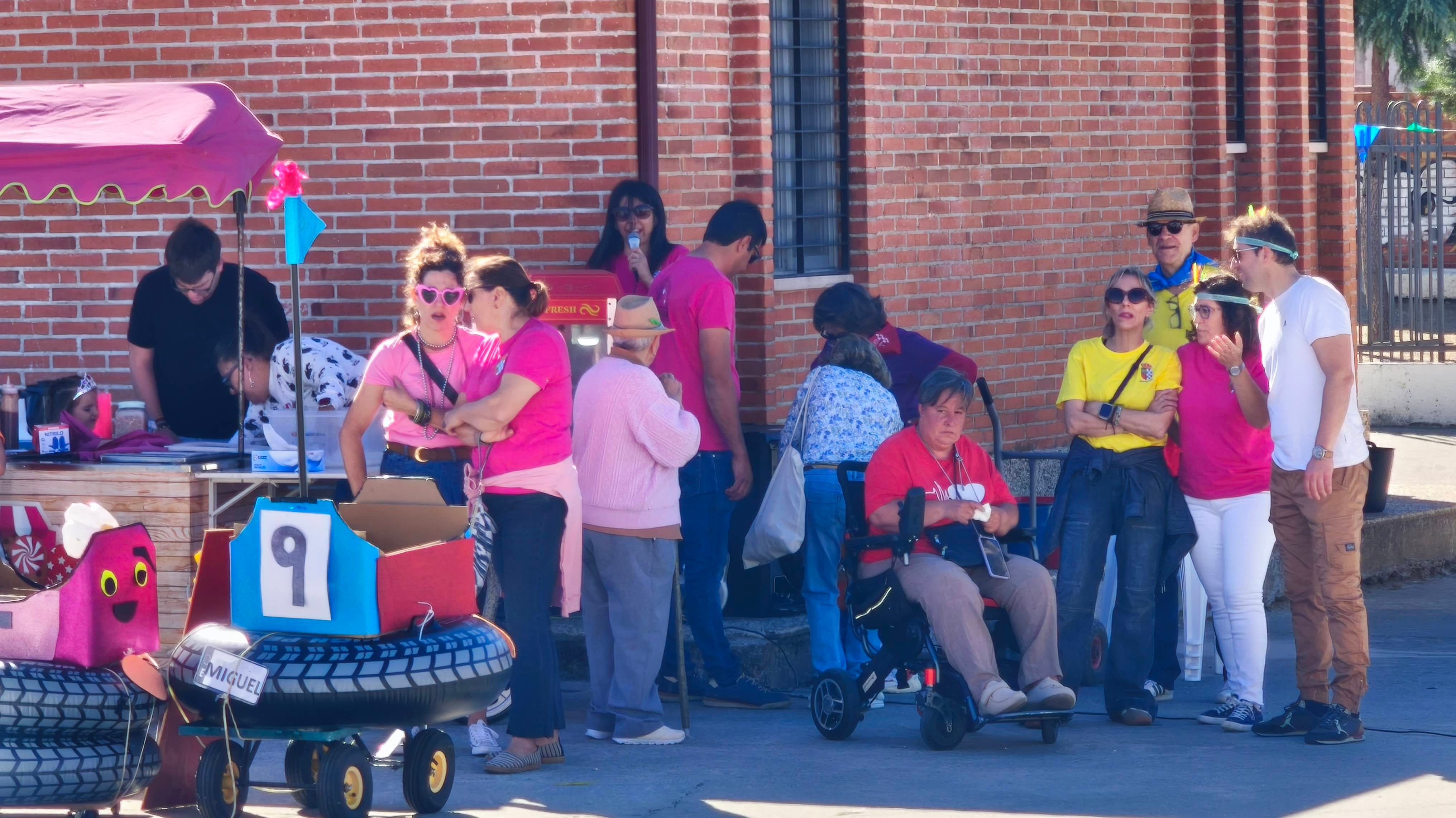 Los niños y jóvenes llenan de alegría las calles de Coca de Alba