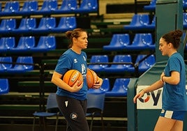 Montañana, con Iyana Martín, en un entrenamiento.