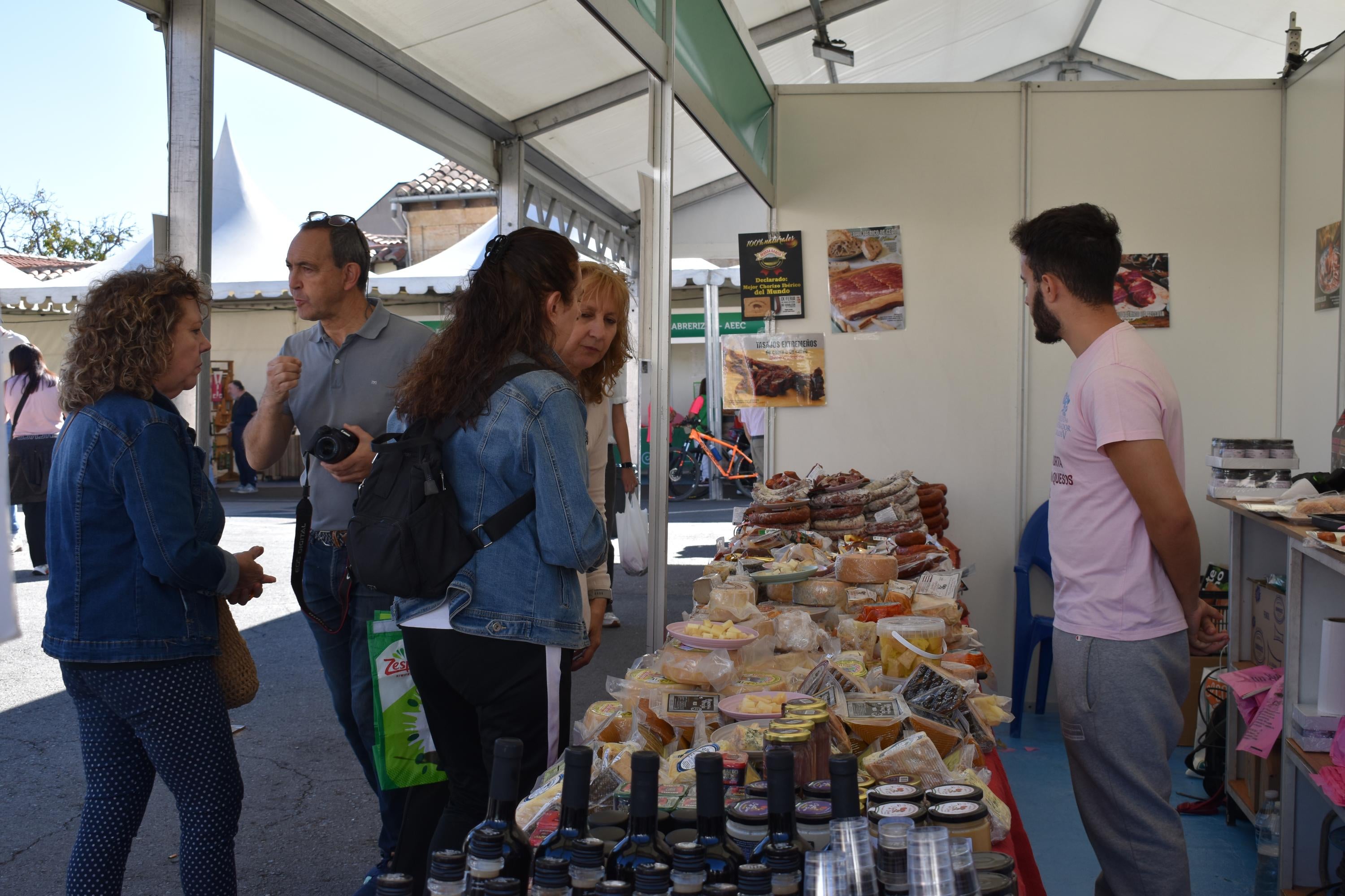 Cabrerizos triunfa con su feria agroalimentaria
