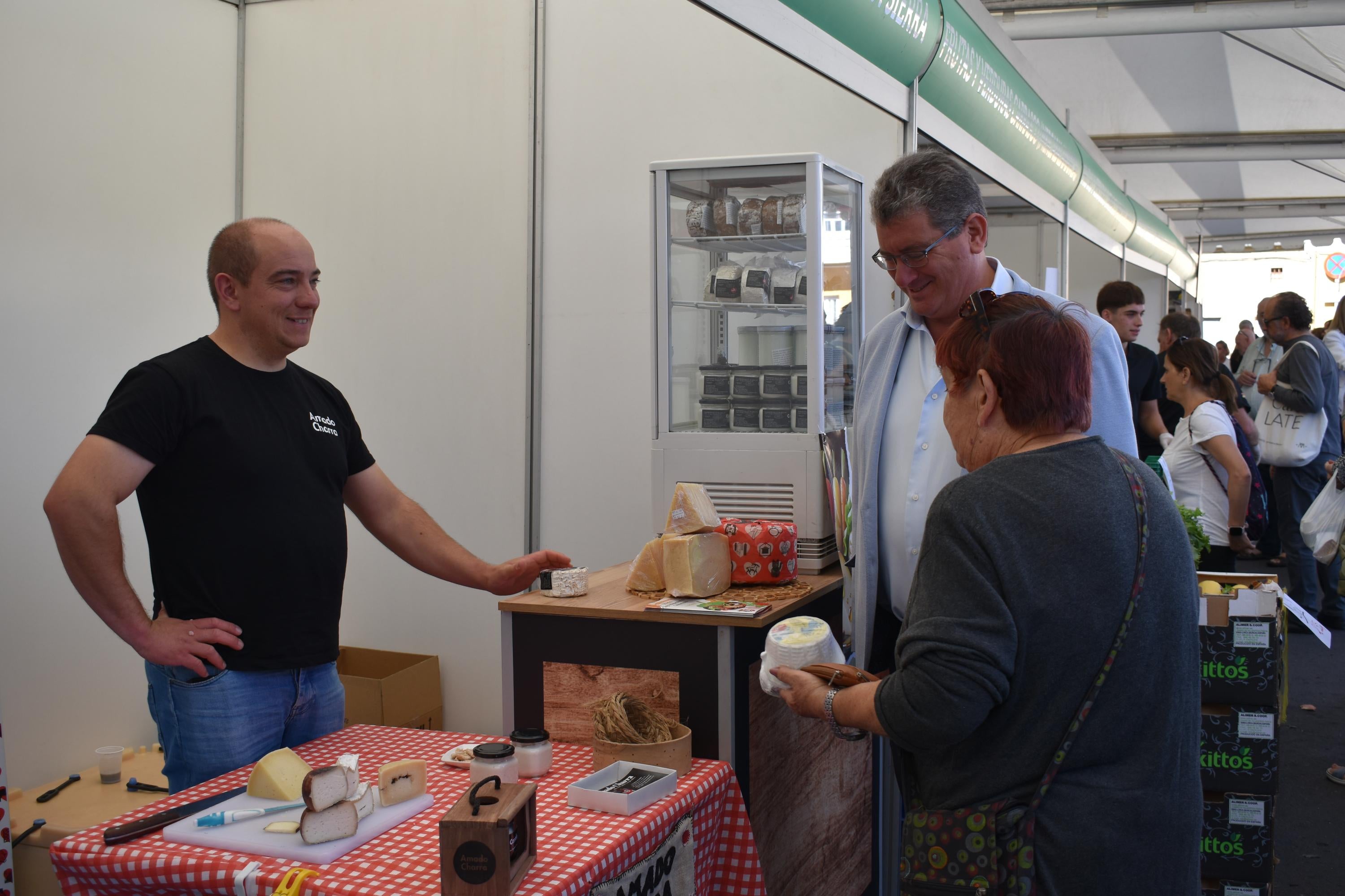 Cabrerizos triunfa con su feria agroalimentaria