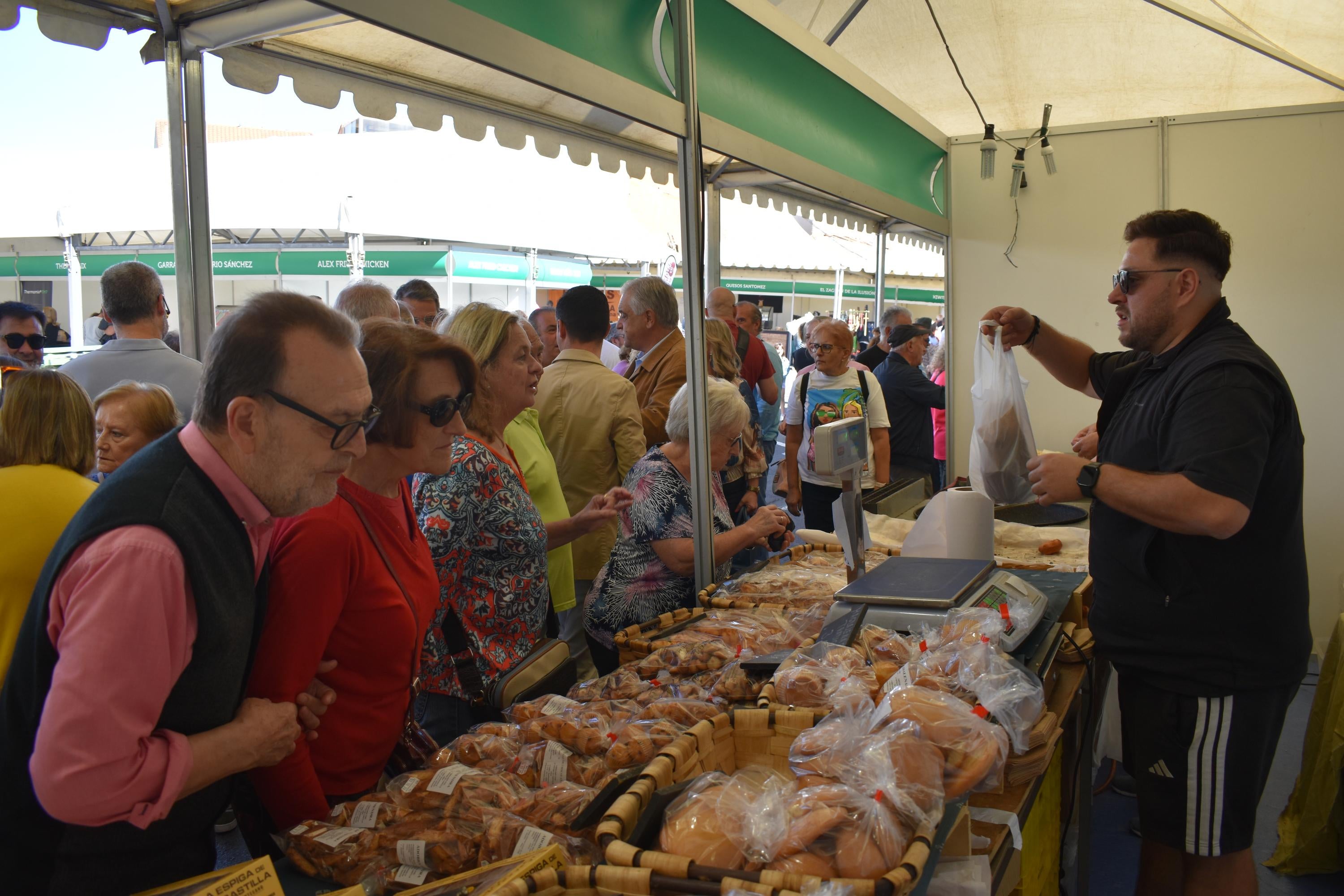 Cabrerizos triunfa con su feria agroalimentaria