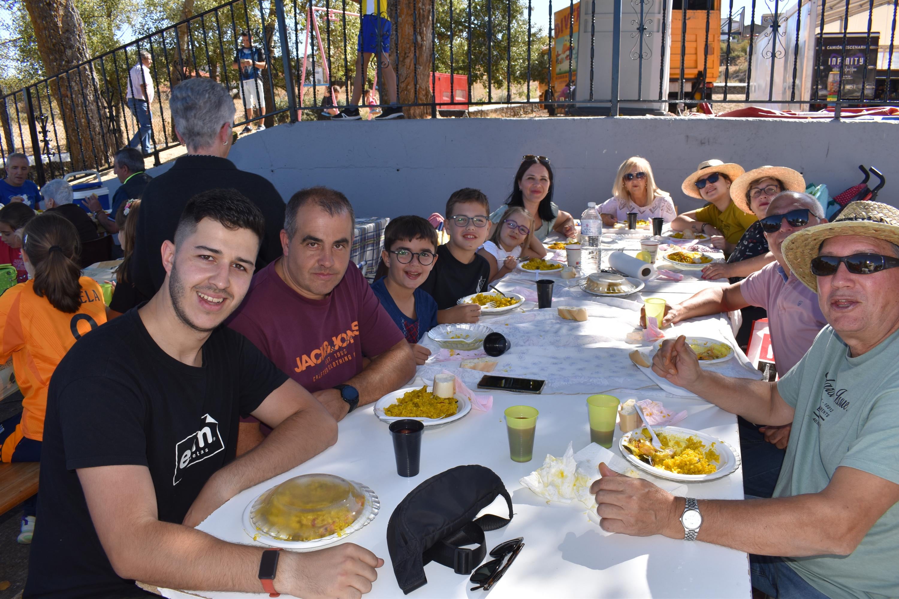 La paella de Las Veguillas reúne a 400 comensales