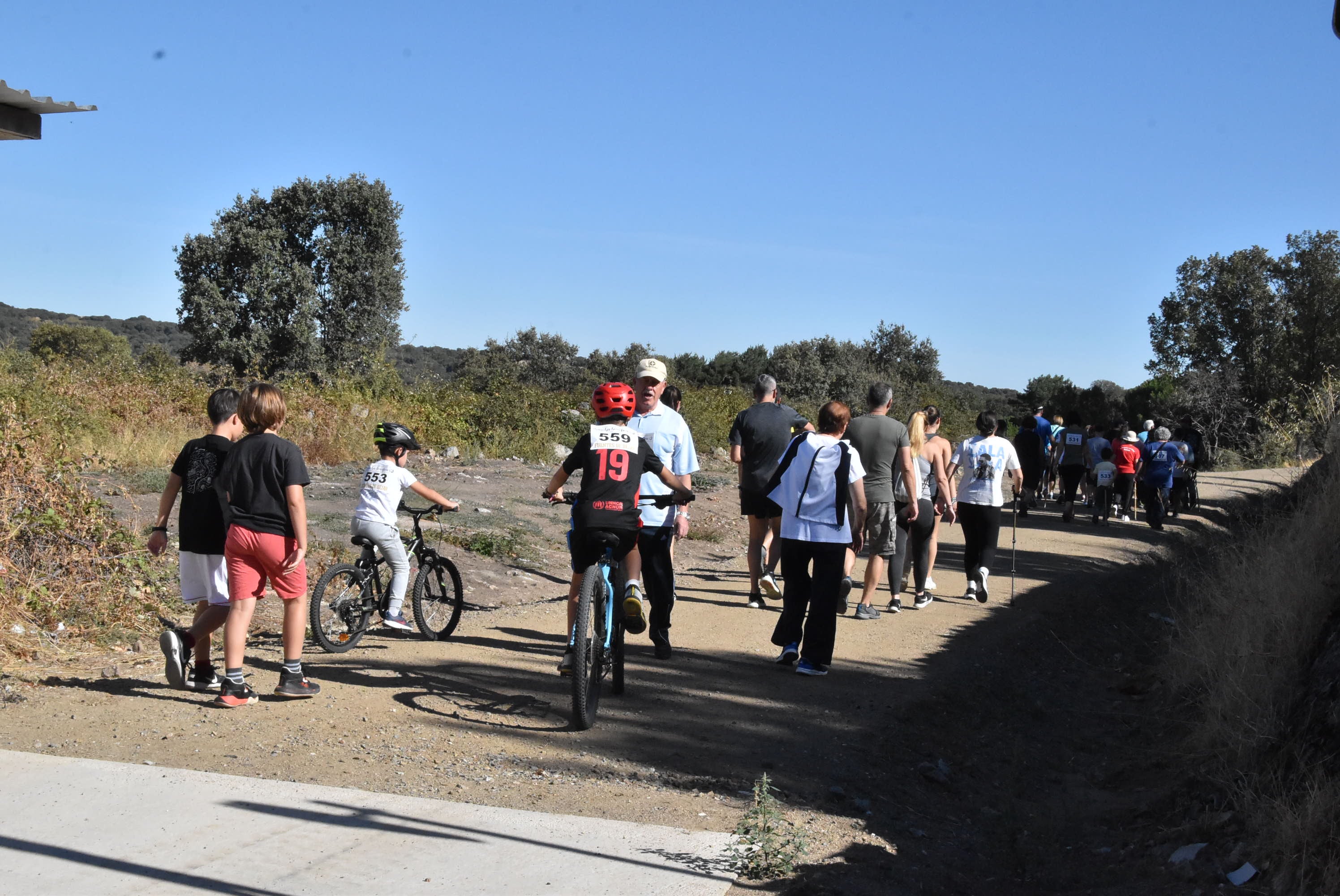 Fuentes de Béjar camina por la esclerosis múltiple