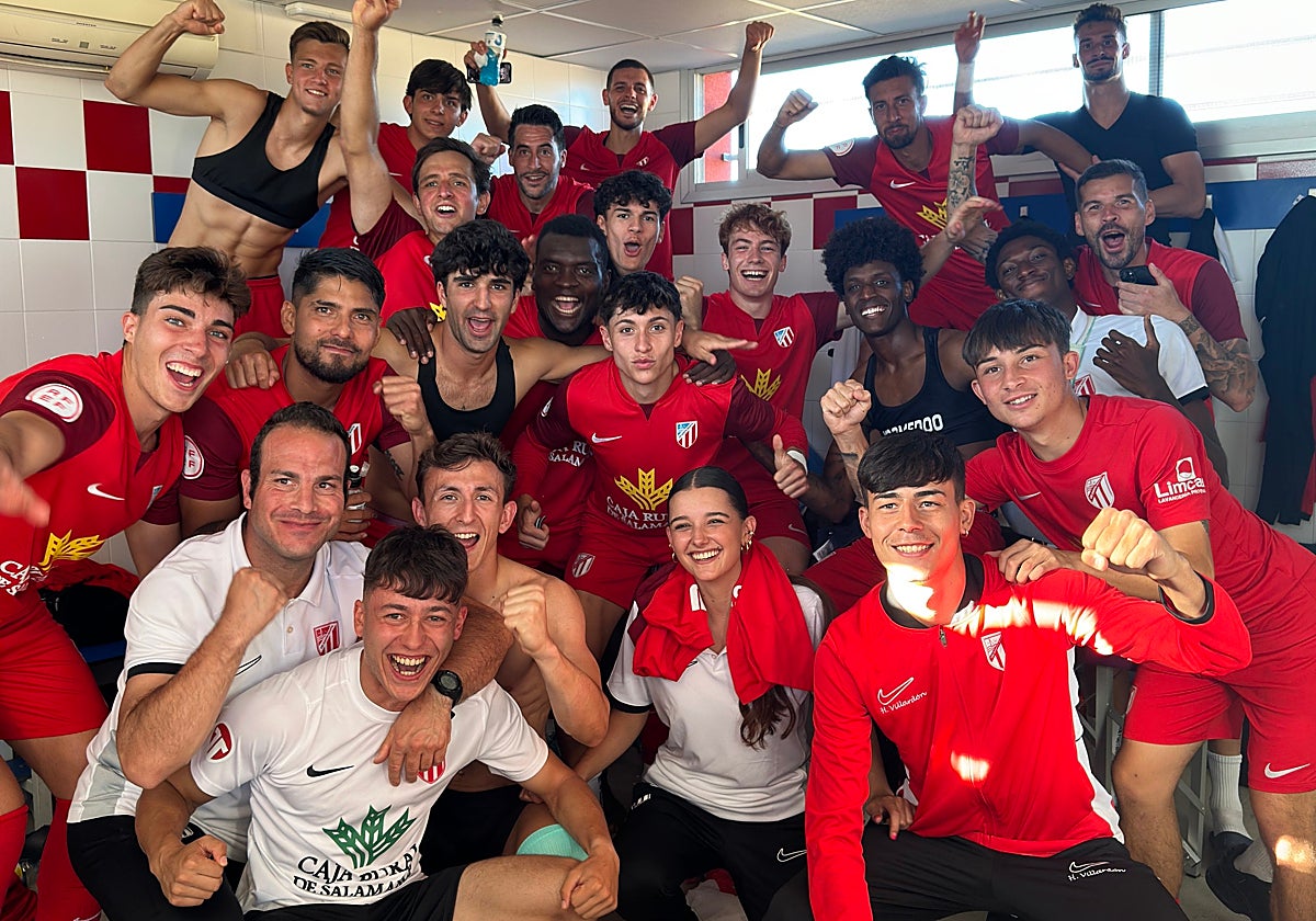 Celebración del Santa Marta en el vestuario.