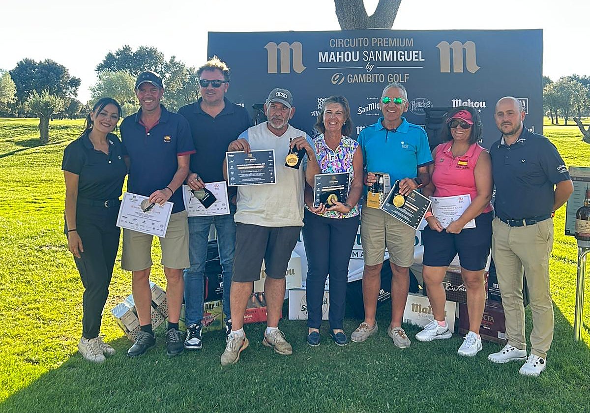 Foto de familia de la entrega de premios en La Valmuza Golf.