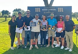Foto de familia de la entrega de premios en La Valmuza Golf.