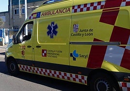 Una ambulancia, estacionada en la capital.