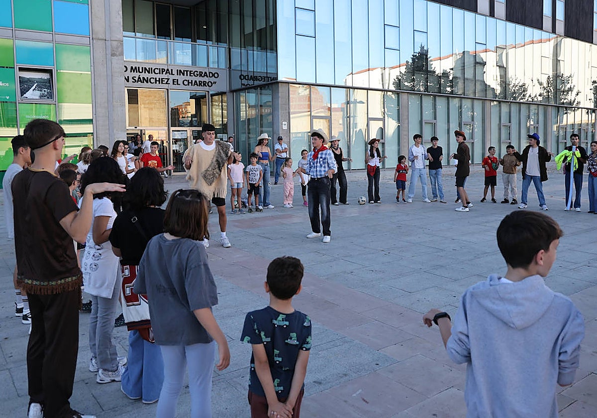 Sesión de juegos en la plaza de la Concordia.