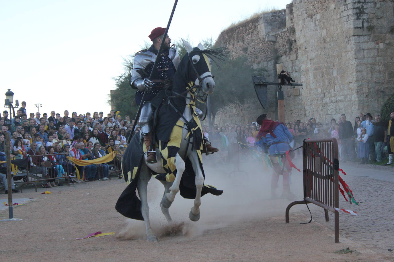 Ciudad Rodrigo despide la VIII Feria Medieval con el poderío de los caballeros