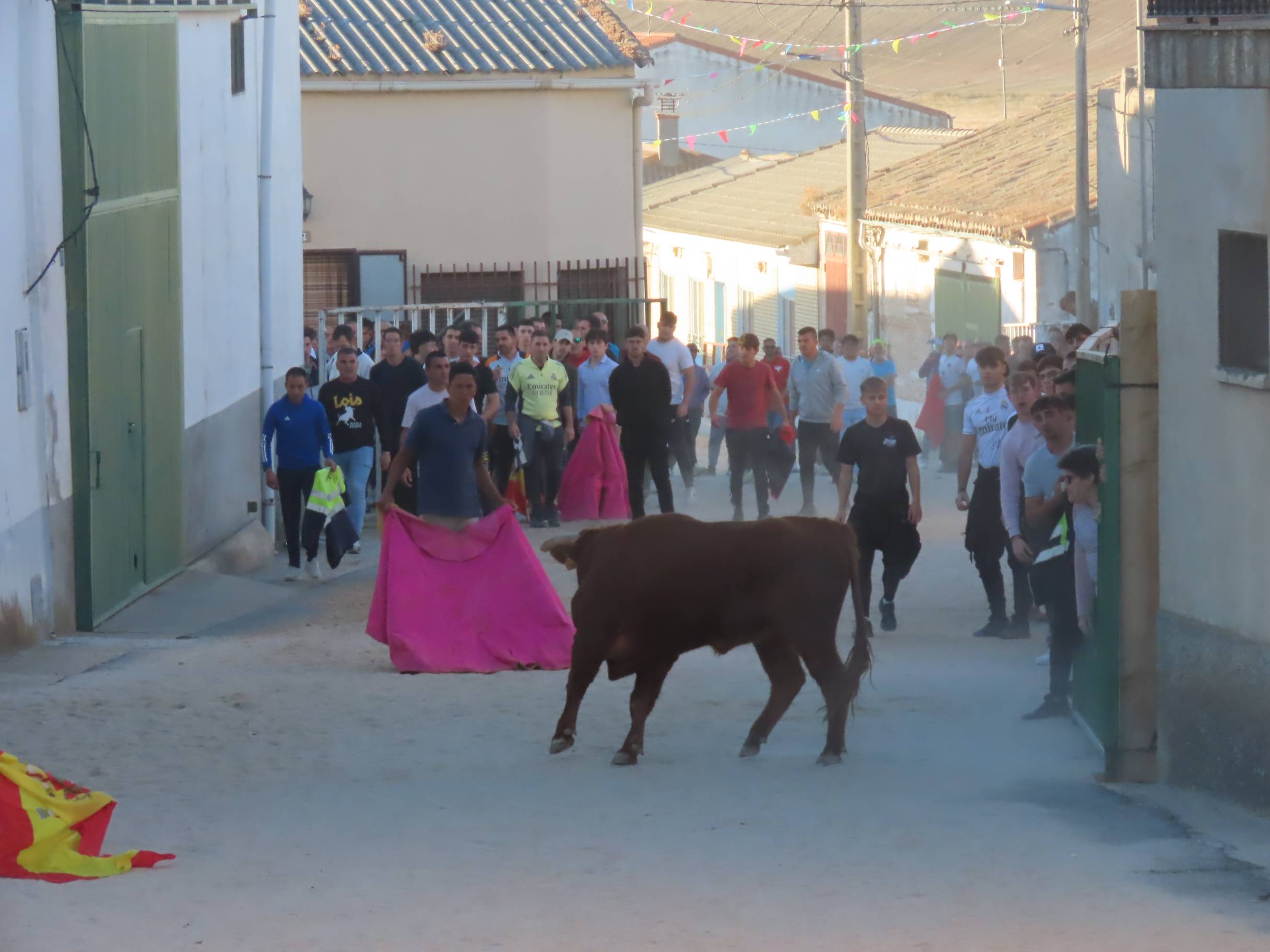 Derroche de adrenalina y alegría en las calles de Poveda de las Cintas