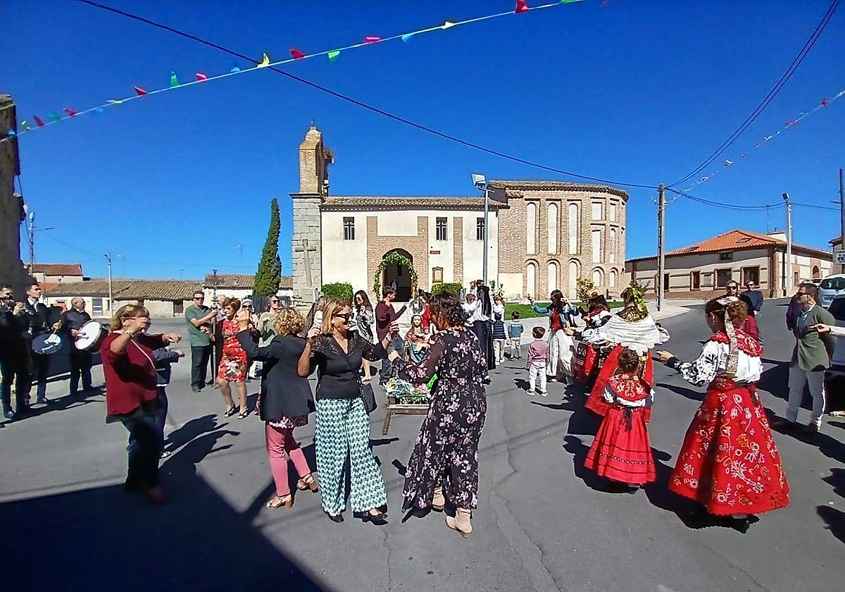 La &#039;Torta Rica&#039; tradicional de Coca de Alba para todo el pueblo