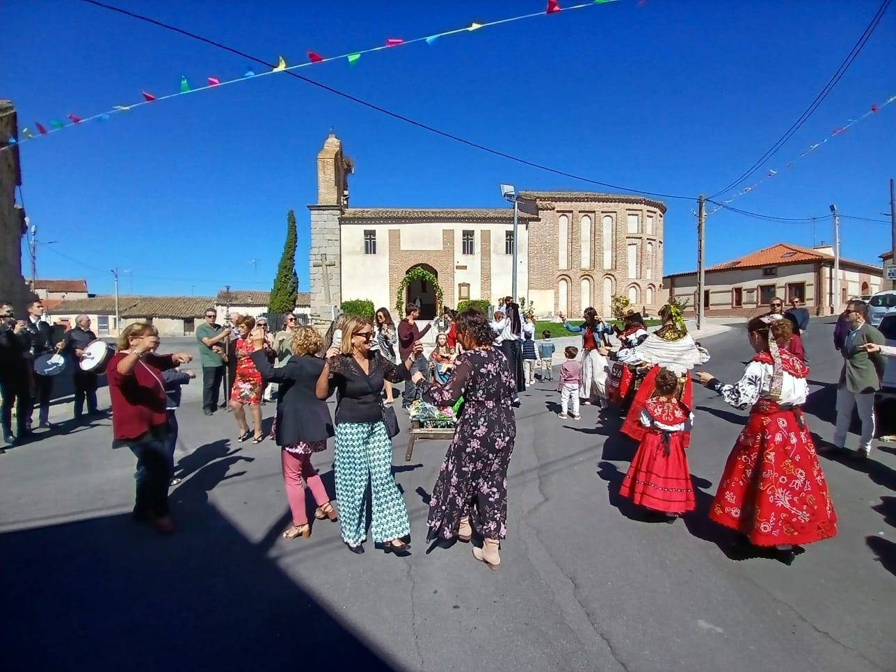 La &#039;Torta Rica&#039; tradicional de Coca de Alba para todo el pueblo