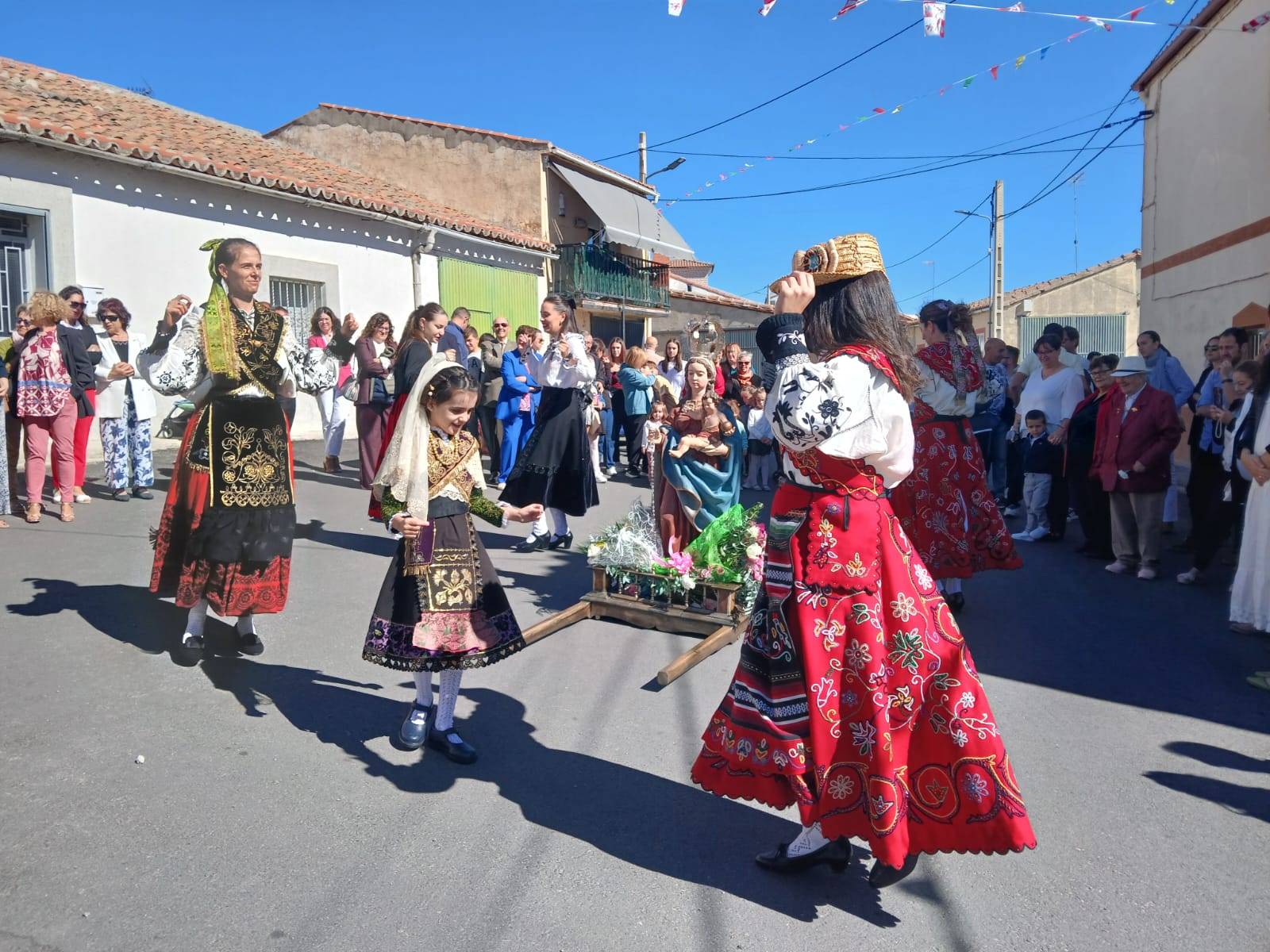 La &#039;Torta Rica&#039; tradicional de Coca de Alba para todo el pueblo