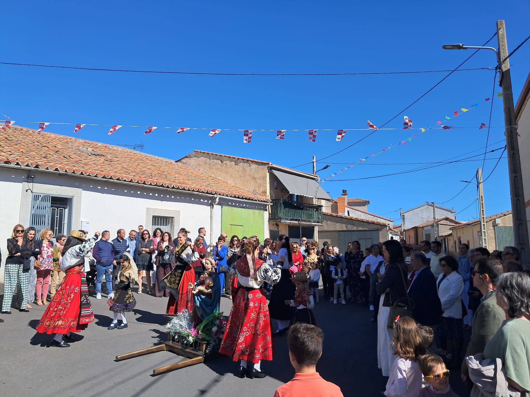 La &#039;Torta Rica&#039; tradicional de Coca de Alba para todo el pueblo