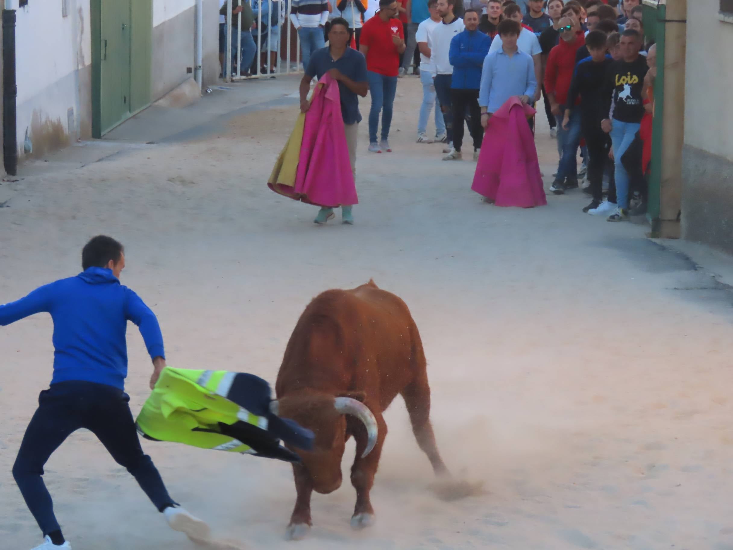 Derroche de adrenalina y alegría en las calles de Poveda de las Cintas