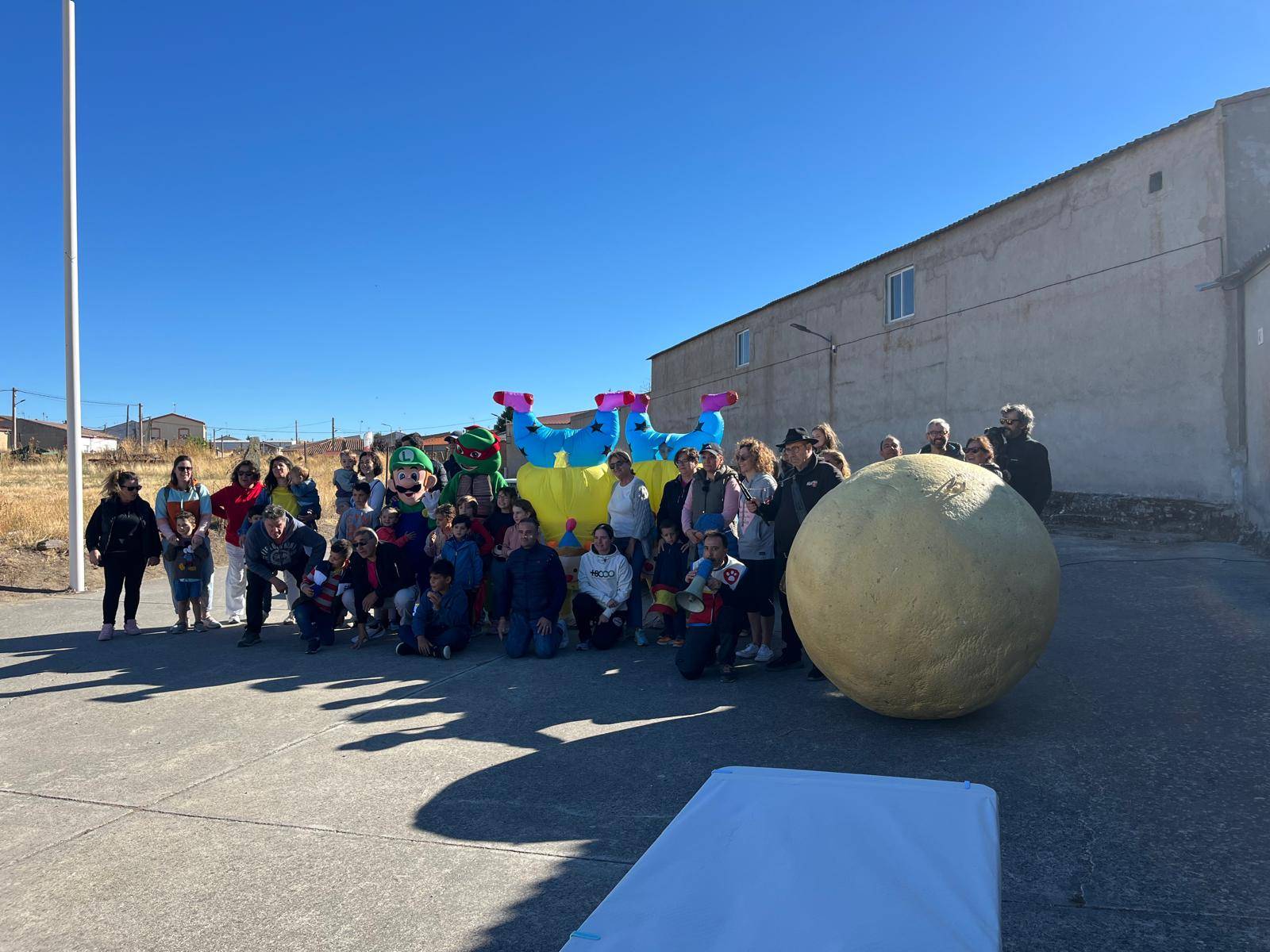 La &#039;Torta Rica&#039; tradicional de Coca de Alba para todo el pueblo