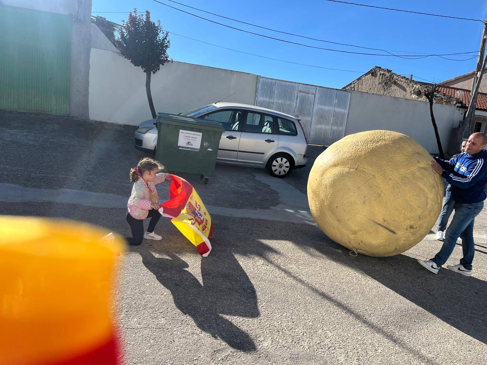 La &#039;Torta Rica&#039; tradicional de Coca de Alba para todo el pueblo