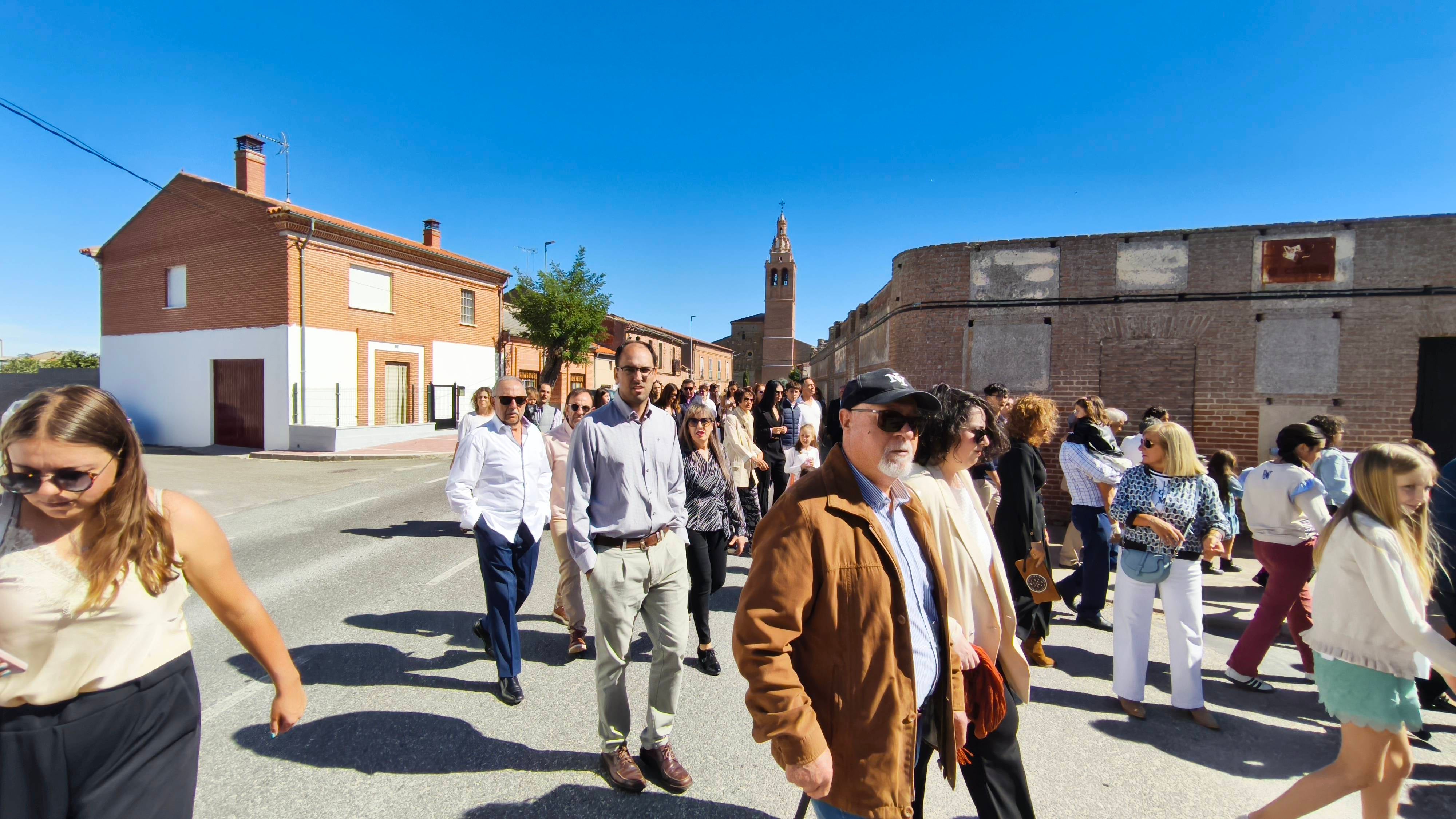 Rágama obsequia con cariño a la Virgen del Rosario