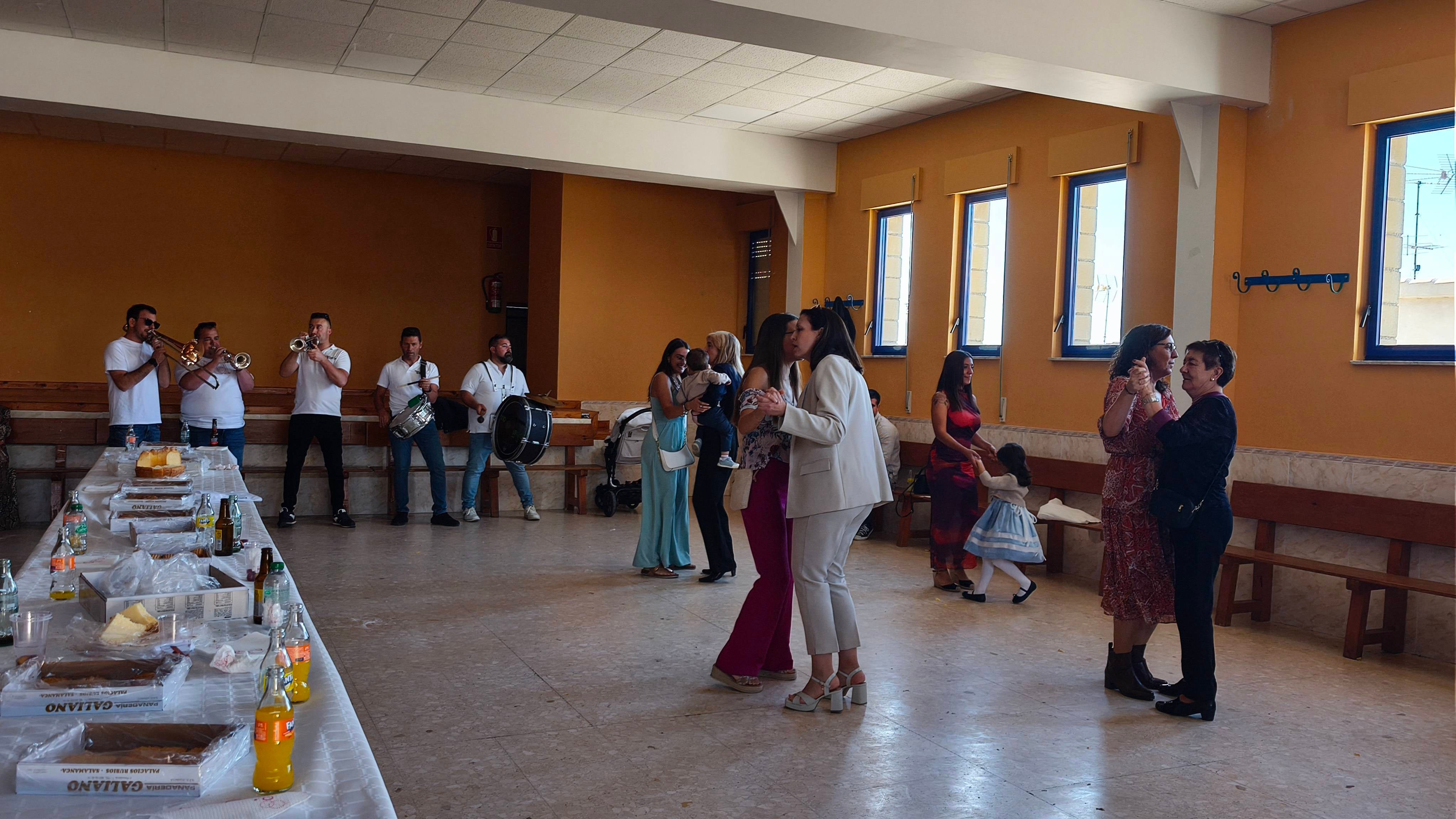 Derroche de adrenalina y alegría en las calles de Poveda de las Cintas