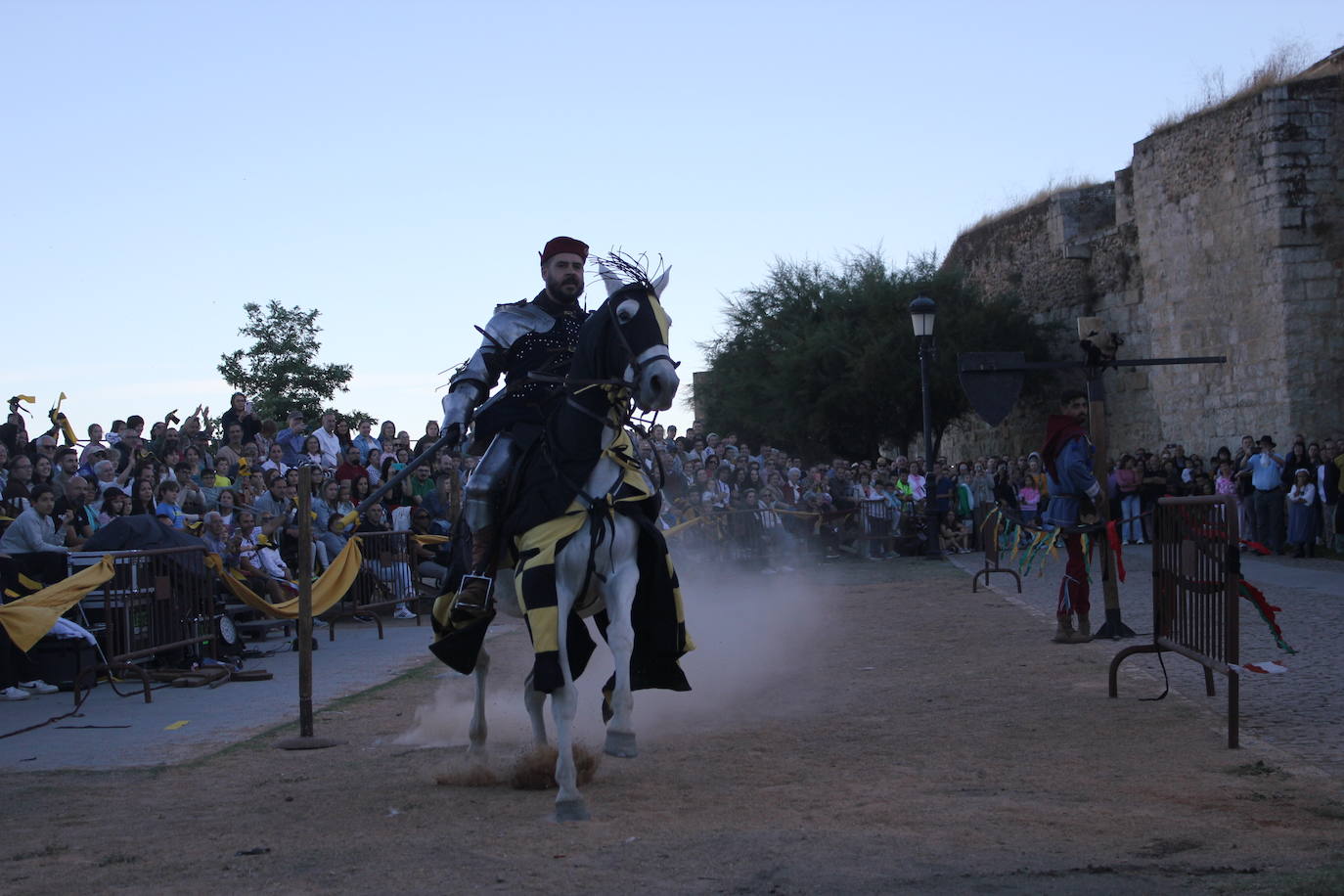 Ciudad Rodrigo despide la VIII Feria Medieval con el poderío de los caballeros