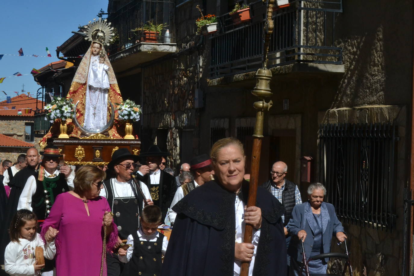 El Maíllo rinde pleitesía a la Virgen del Rosario