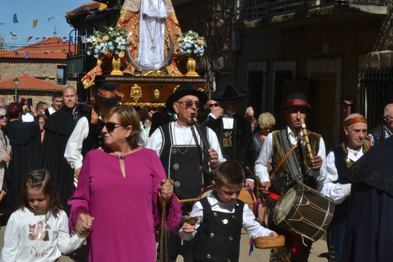 El Maíllo rinde pleitesía a la Virgen del Rosario