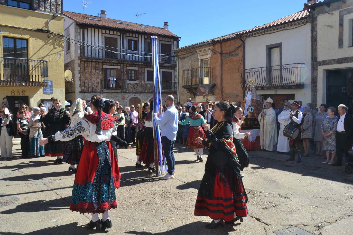 El Maíllo rinde pleitesía a la Virgen del Rosario