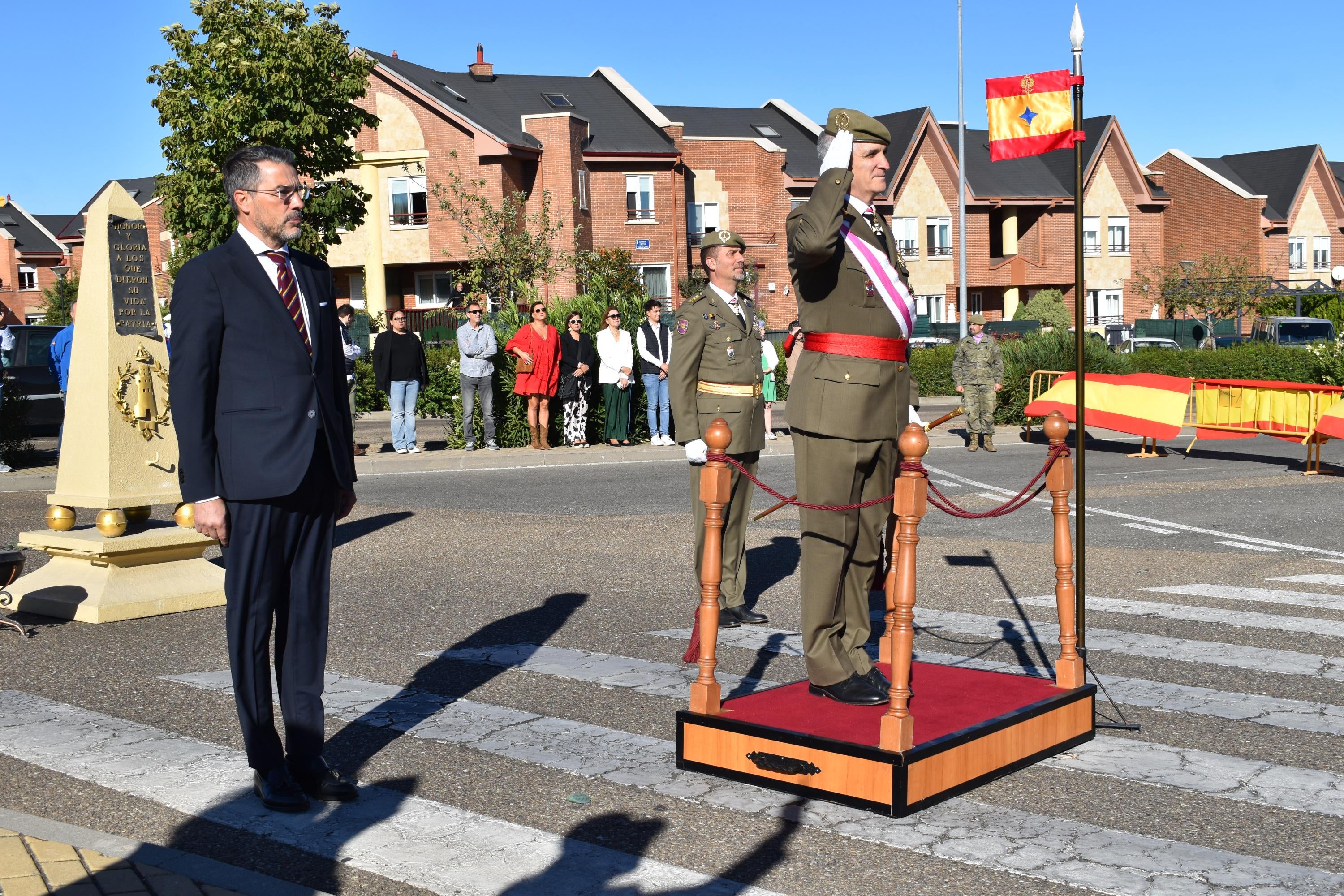 Villamayor celebra su primera Jura de Bandera civil con la participación de 104 ciudadanos