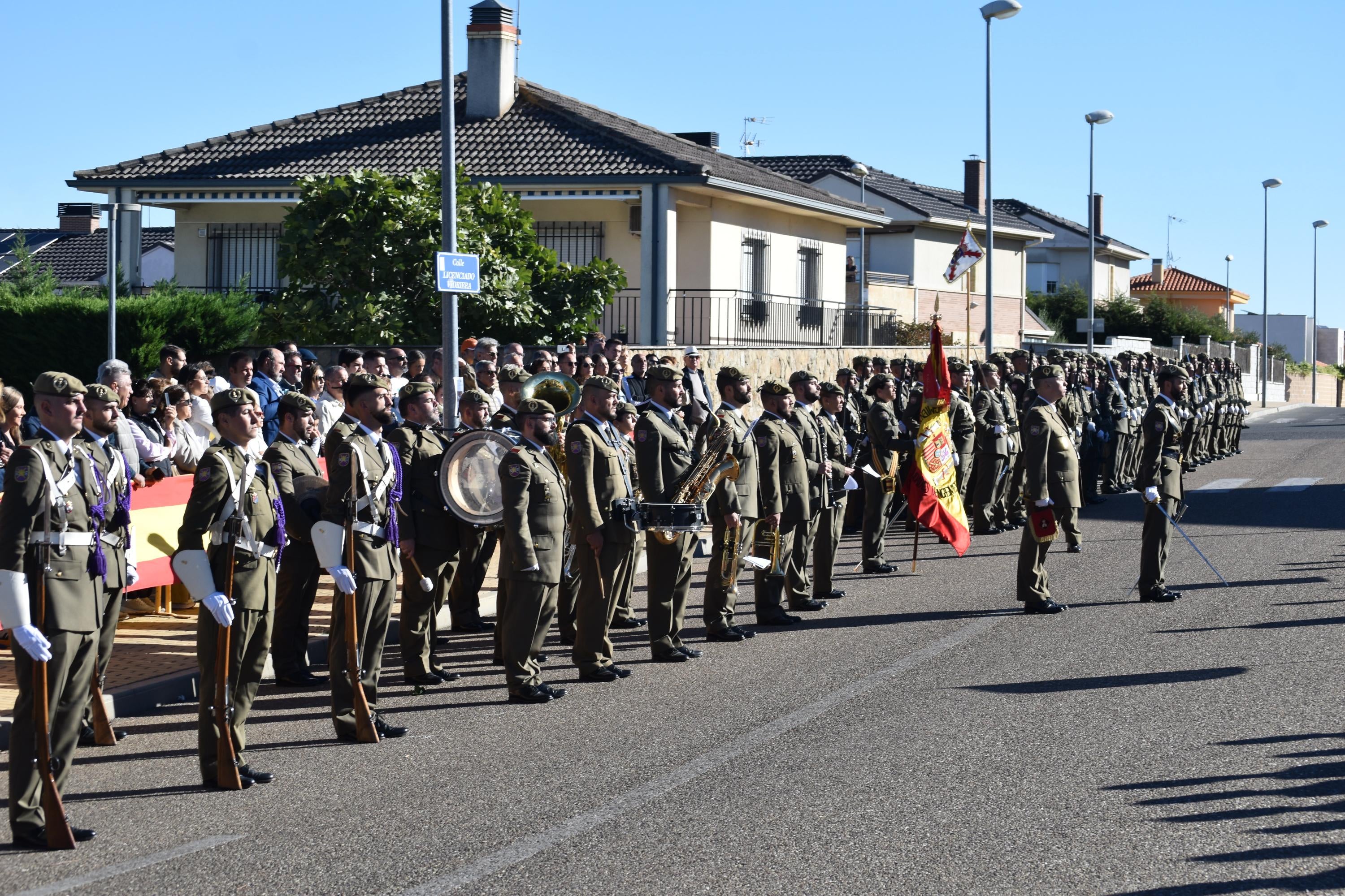 Villamayor celebra su primera Jura de Bandera civil con la participación de 104 ciudadanos