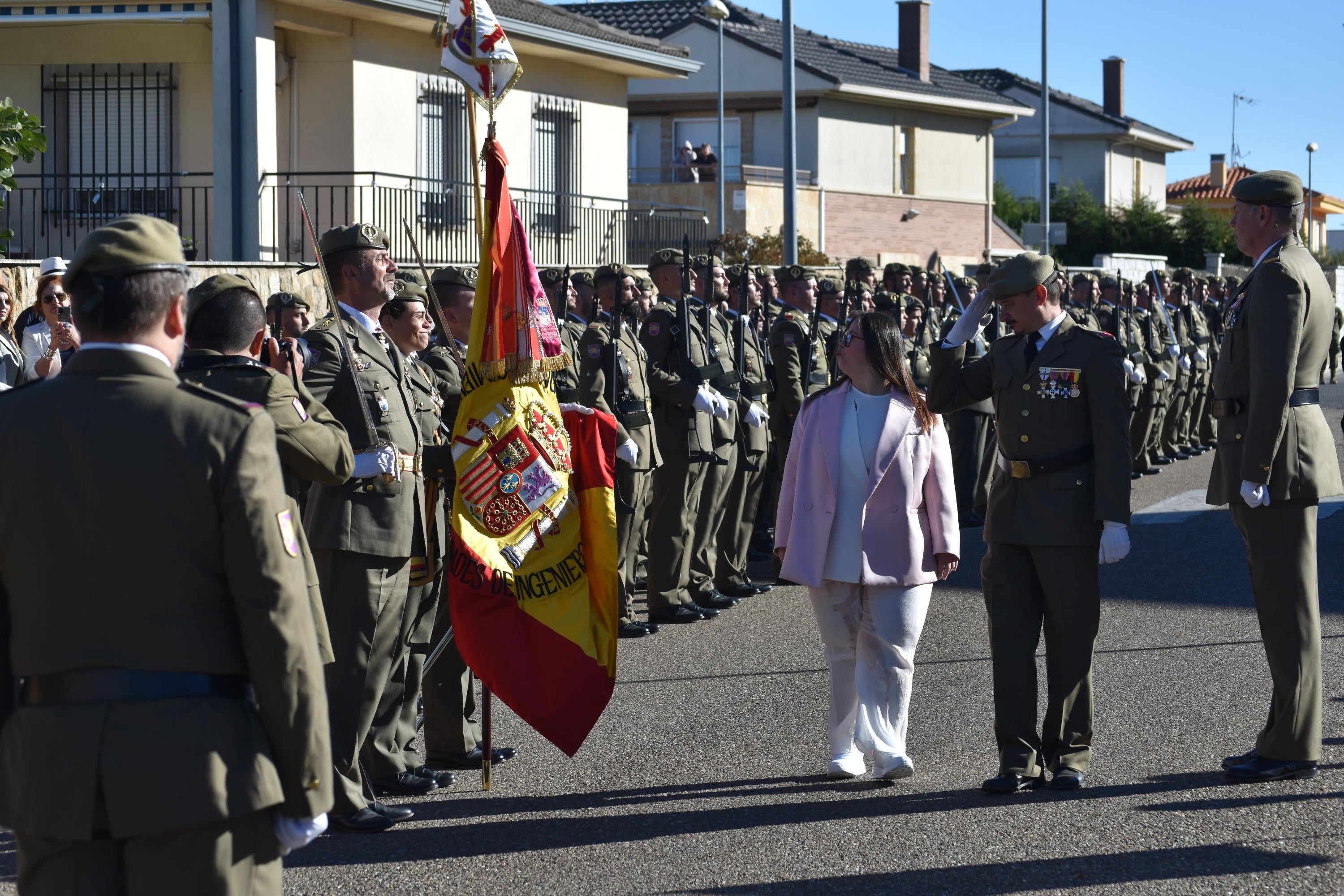 Villamayor celebra su primera Jura de Bandera civil con la participación de 104 ciudadanos