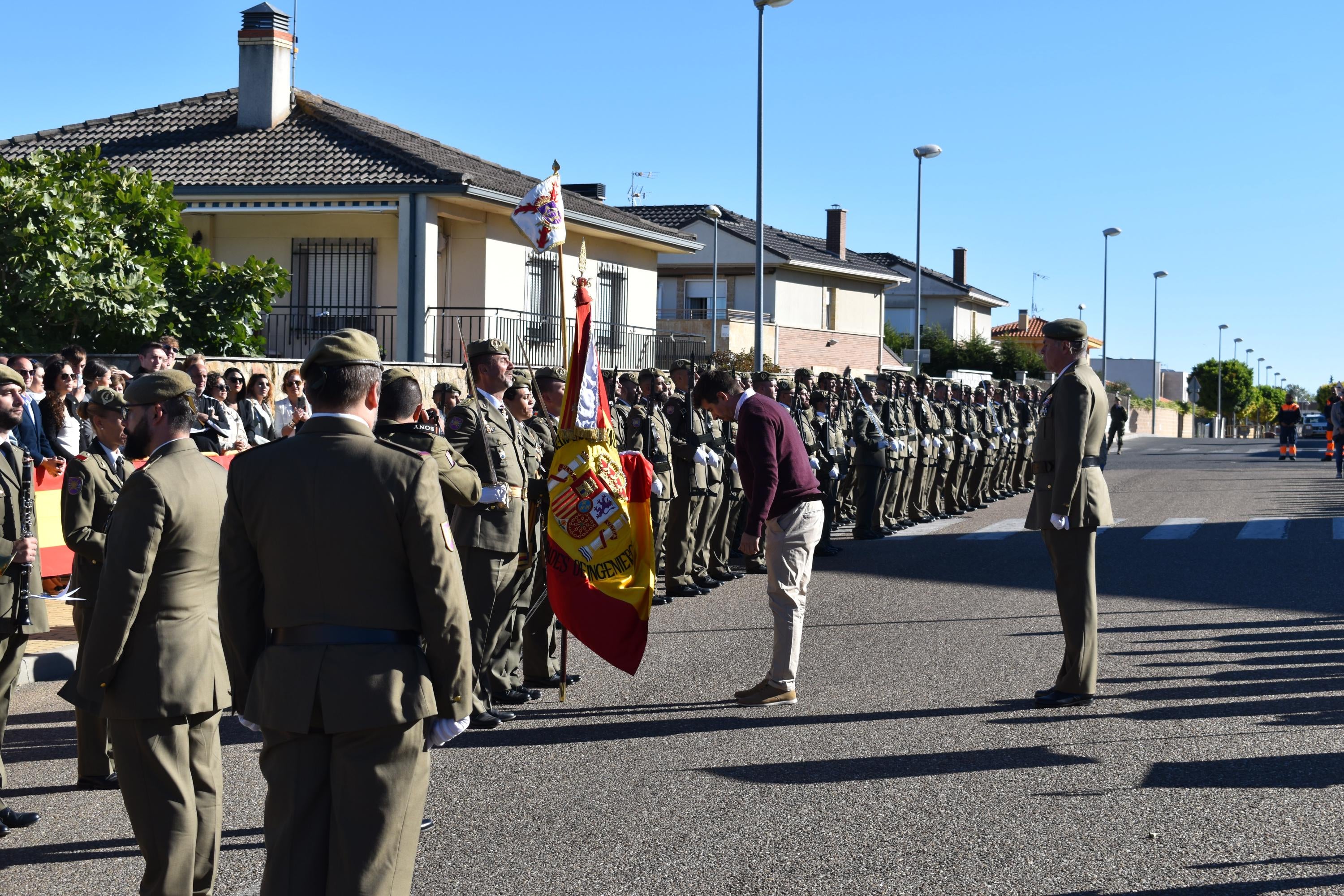 Villamayor celebra su primera Jura de Bandera civil con la participación de 104 ciudadanos