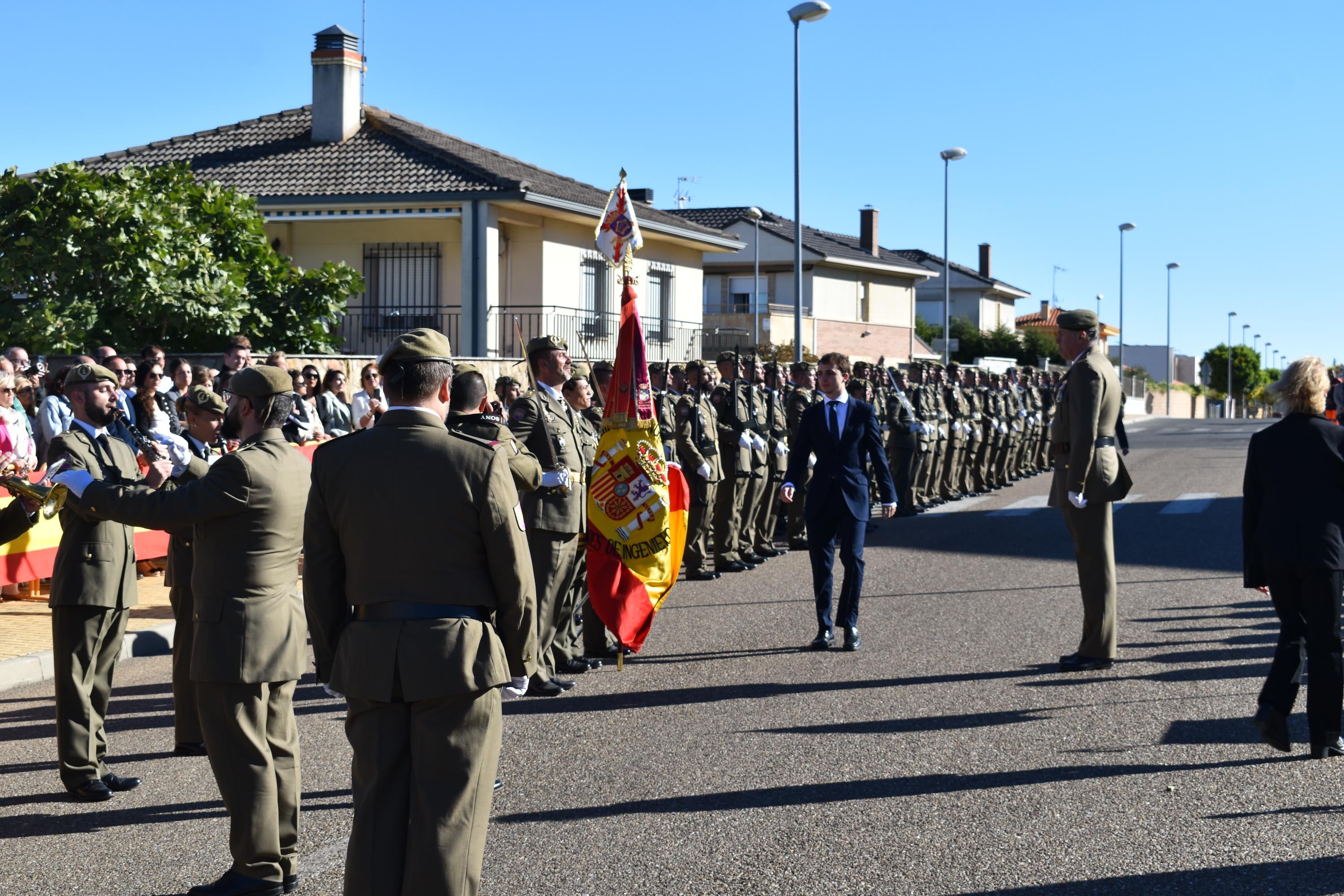 Villamayor celebra su primera Jura de Bandera civil con la participación de 104 ciudadanos
