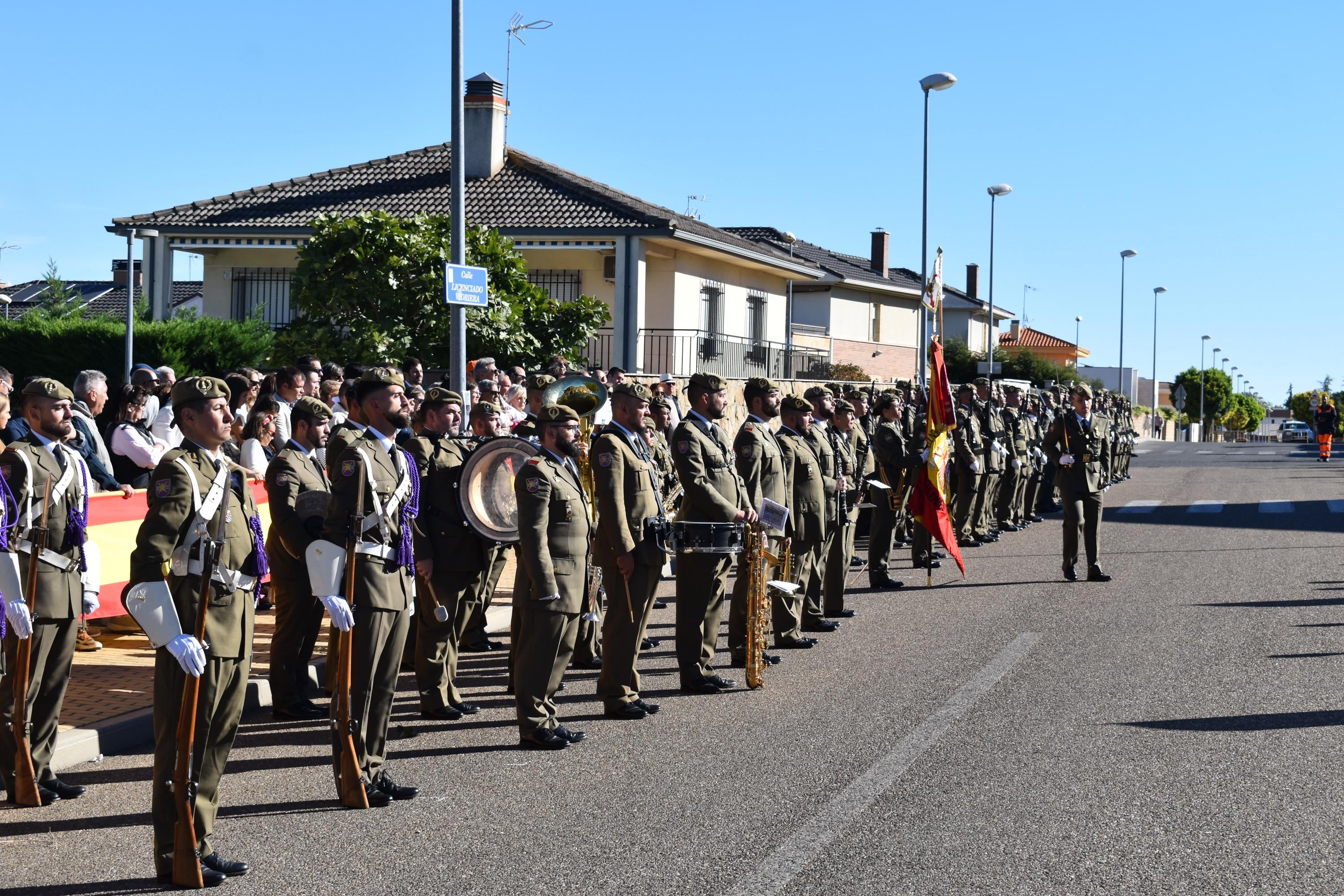 Villamayor celebra su primera Jura de Bandera civil con la participación de 104 ciudadanos