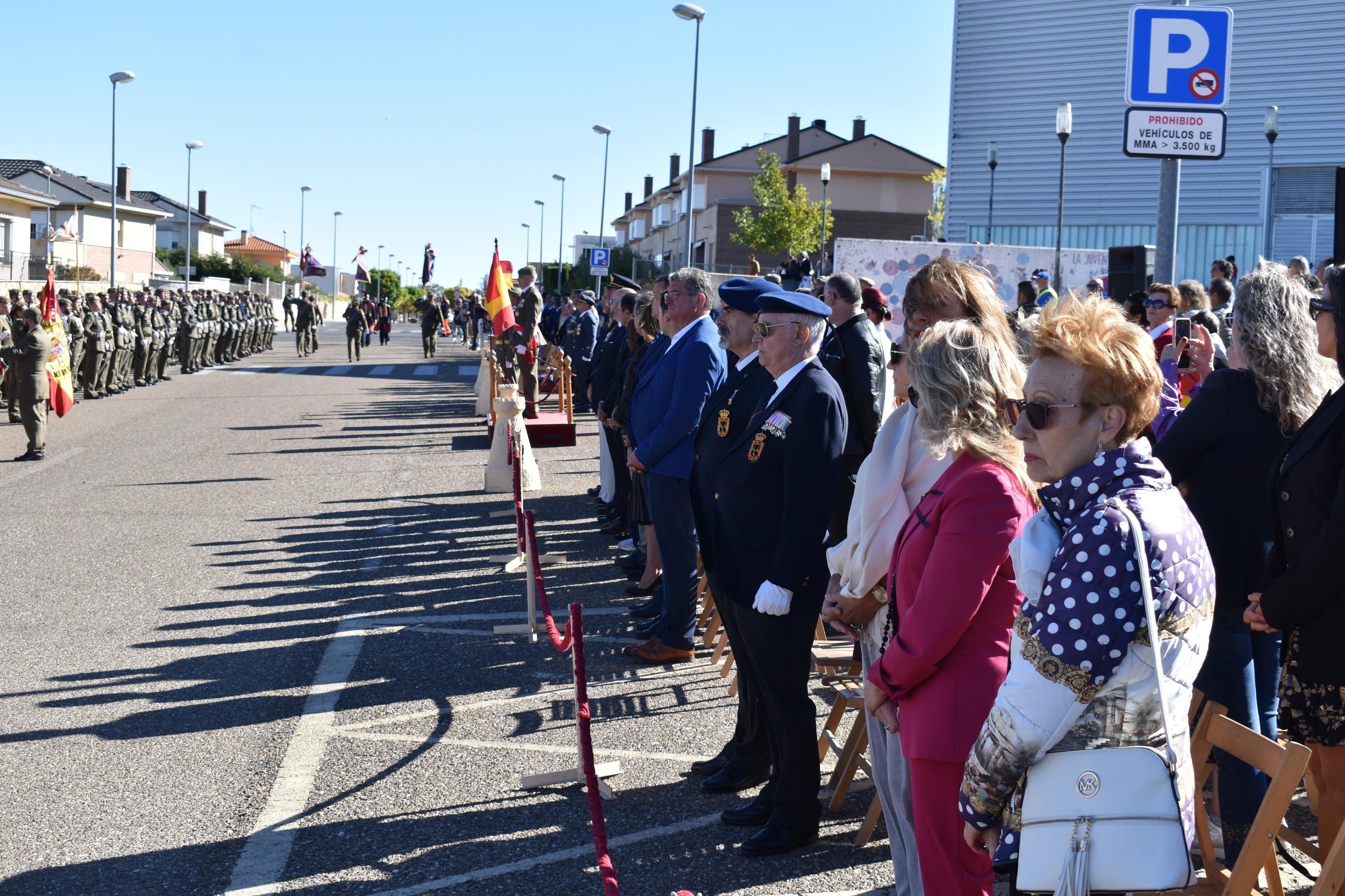Villamayor celebra su primera Jura de Bandera civil con la participación de 104 ciudadanos