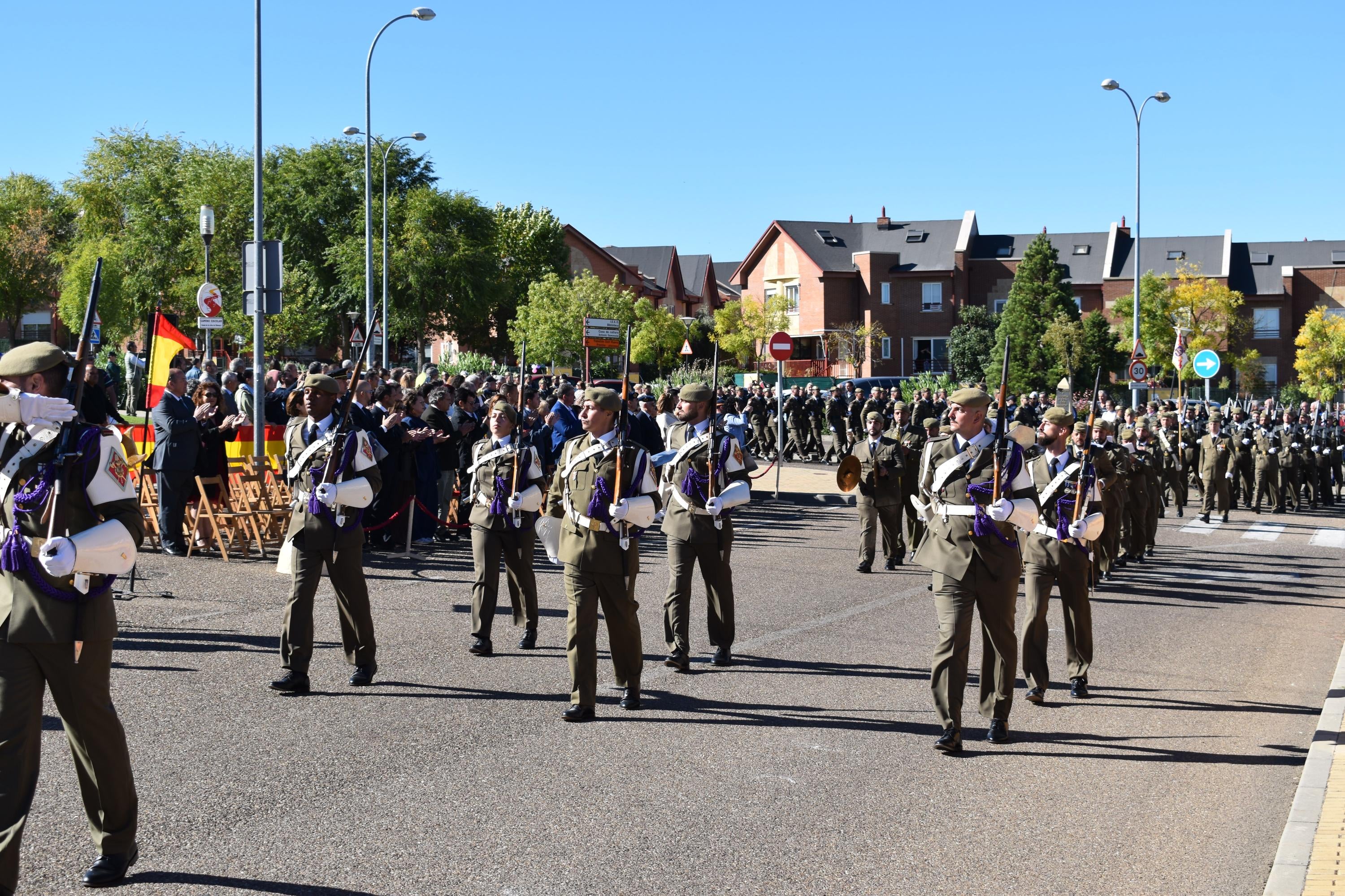 Villamayor celebra su primera Jura de Bandera civil con la participación de 104 ciudadanos
