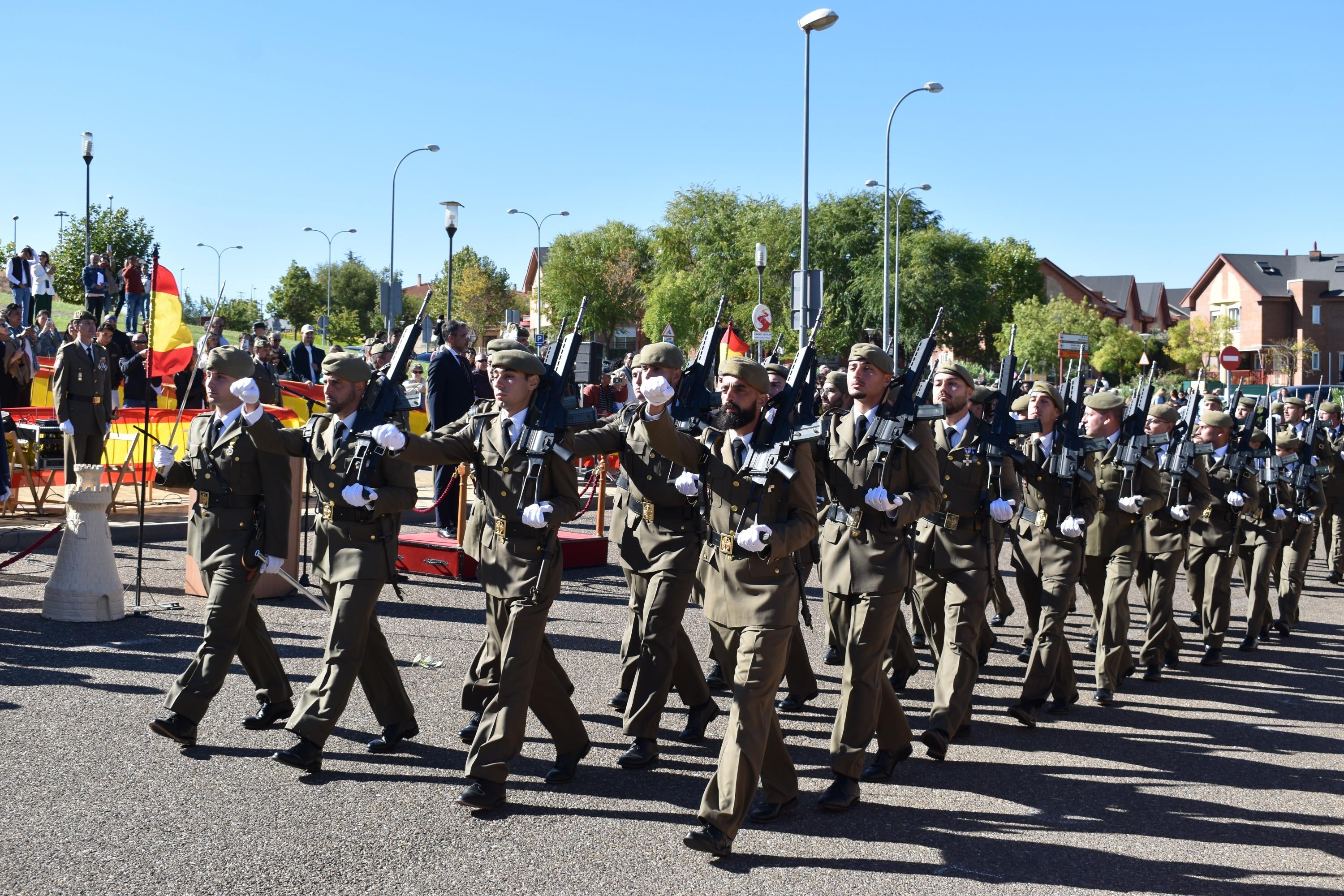 Villamayor celebra su primera Jura de Bandera civil con la participación de 104 ciudadanos