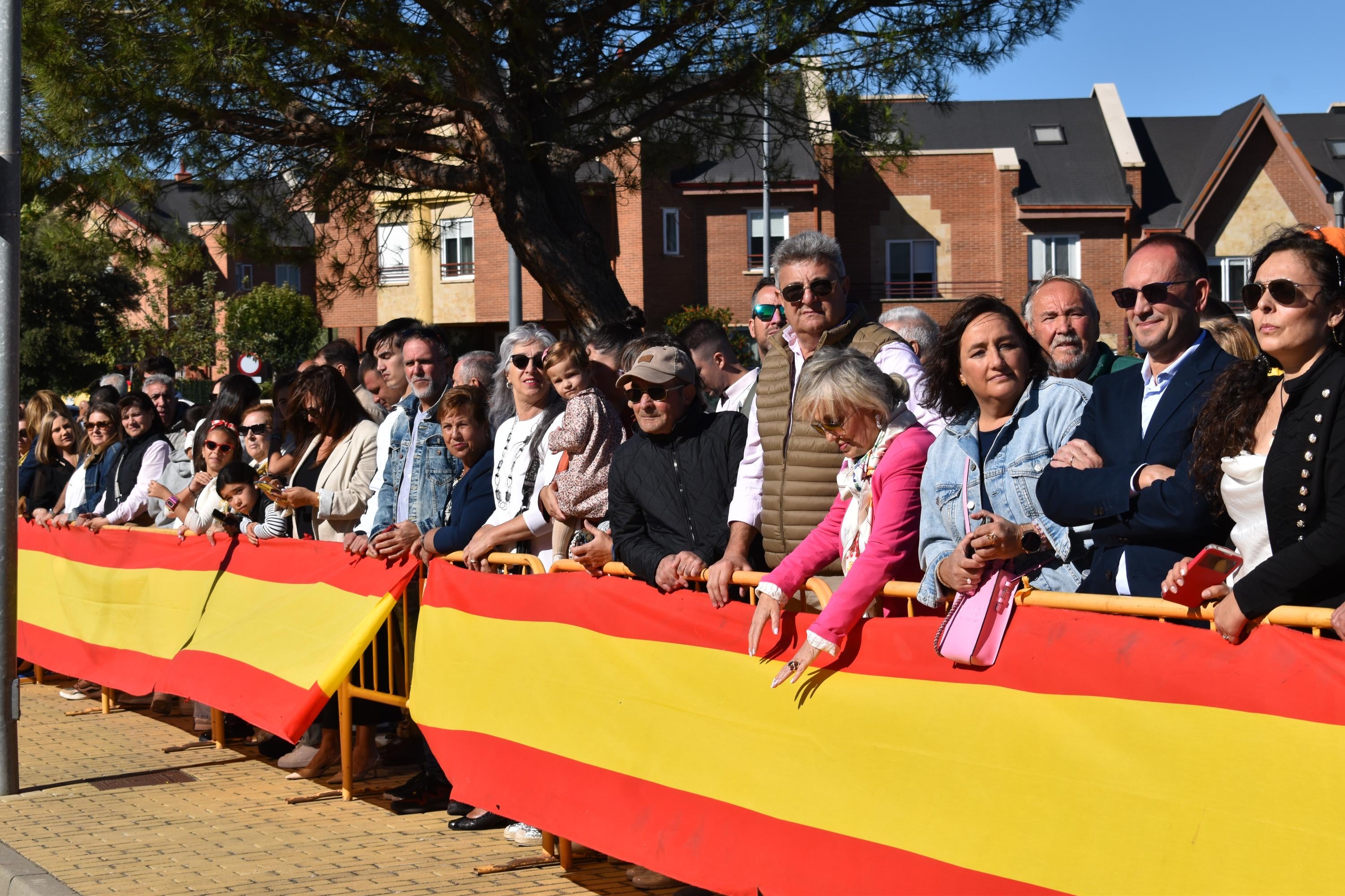 Villamayor celebra su primera Jura de Bandera civil con la participación de 104 ciudadanos