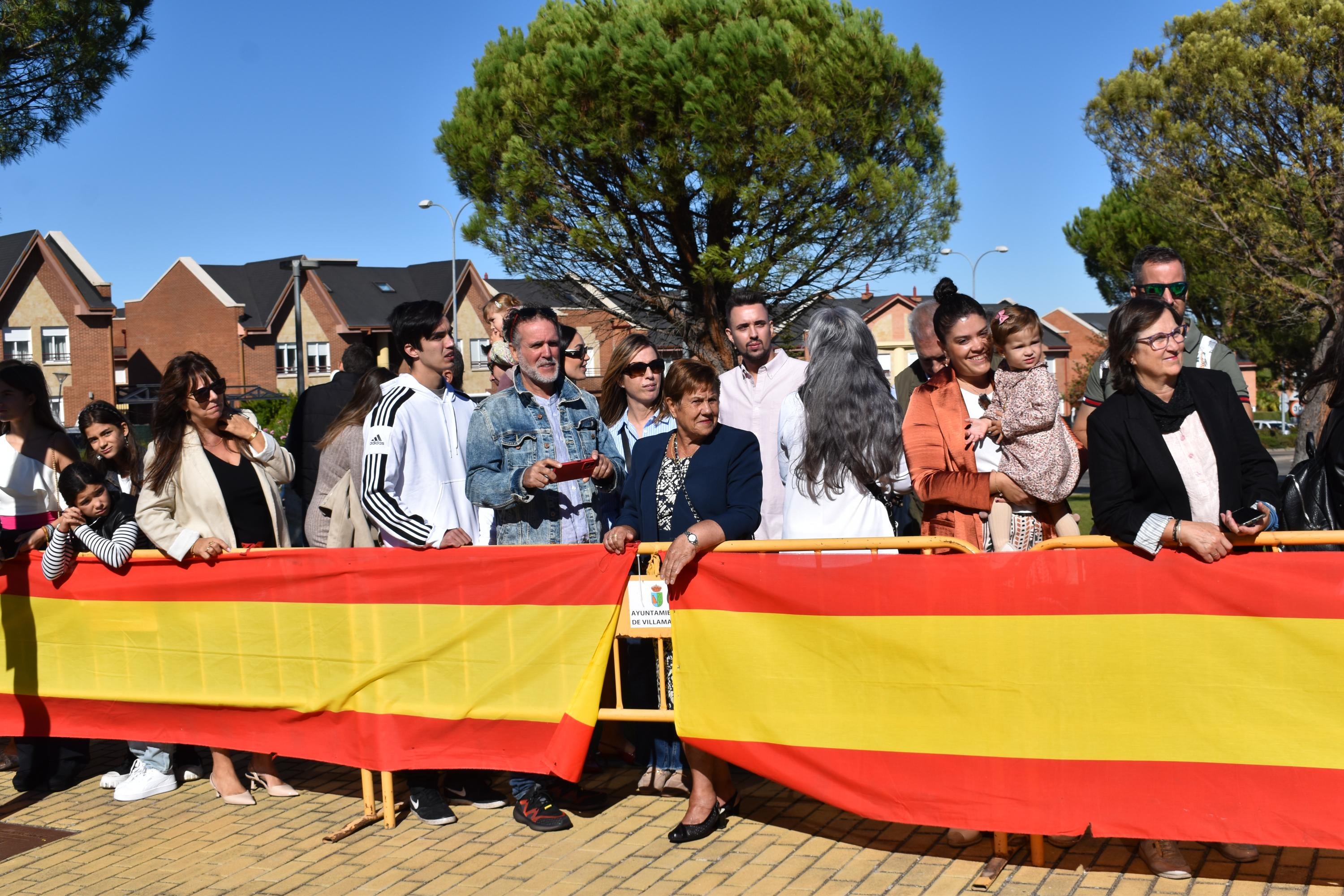 Villamayor celebra su primera Jura de Bandera civil con la participación de 104 ciudadanos