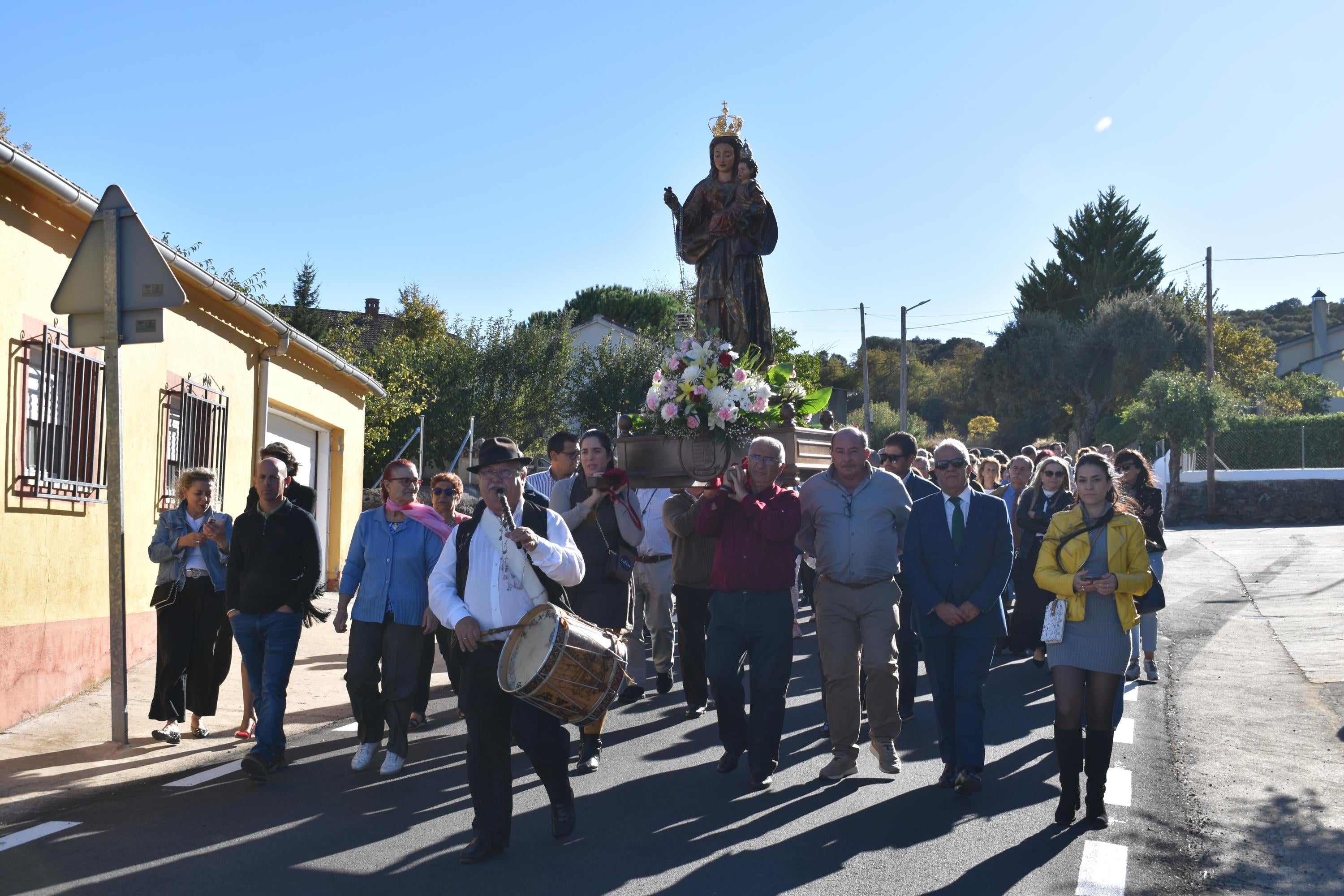 Las Veguillas venera a la Virgen del Rosario