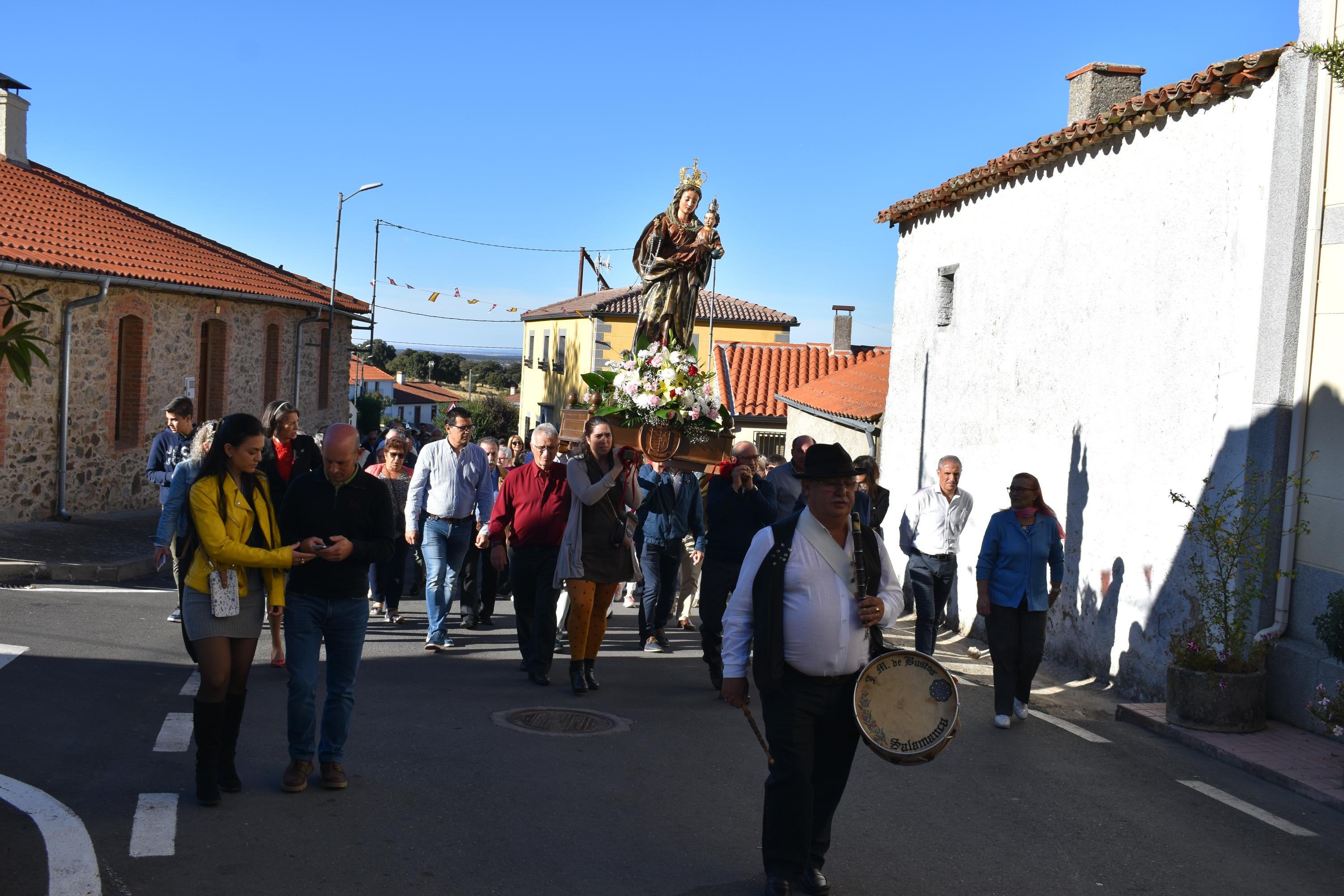 Las Veguillas venera a la Virgen del Rosario