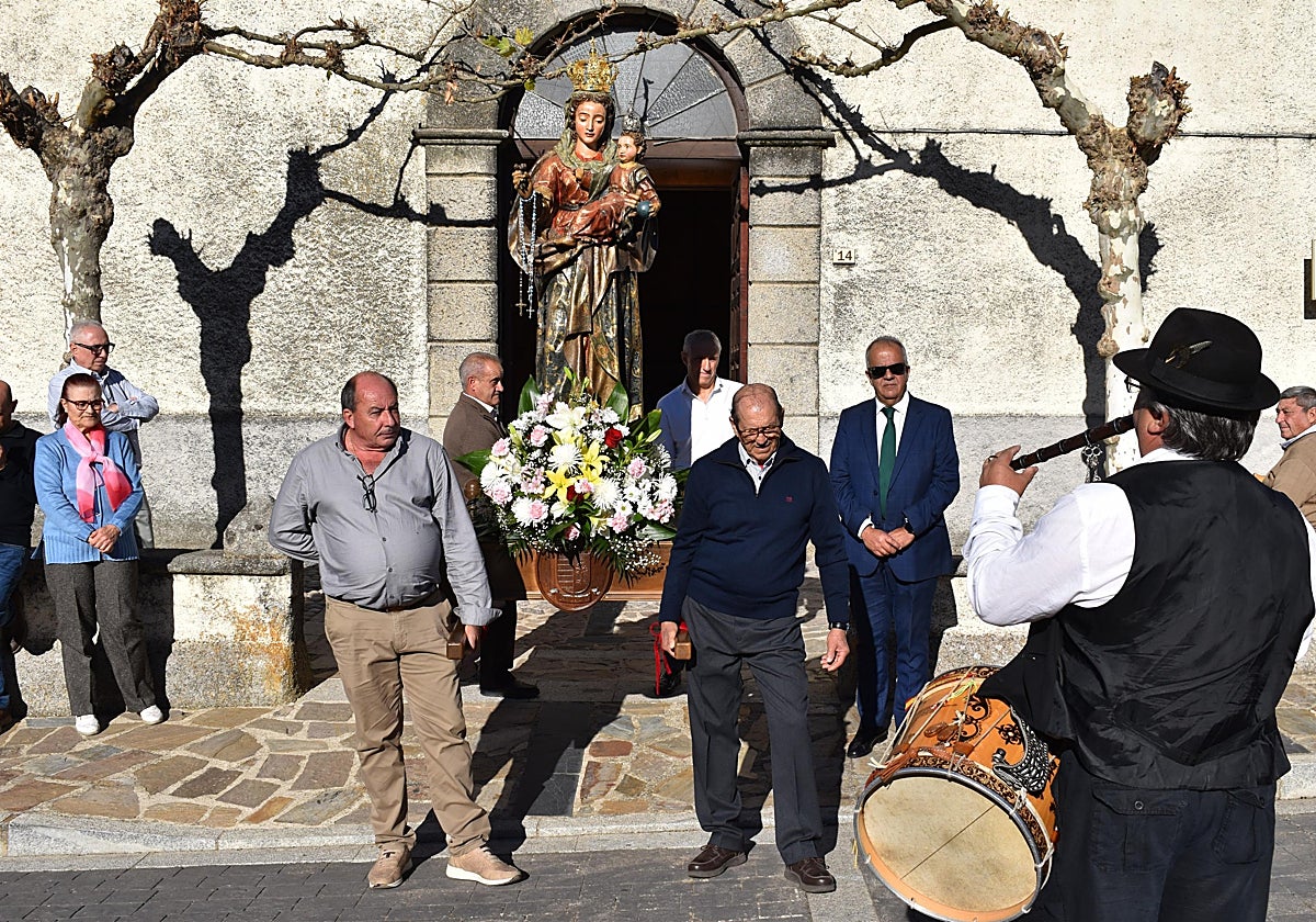 Las Veguillas venera a la Virgen del Rosario