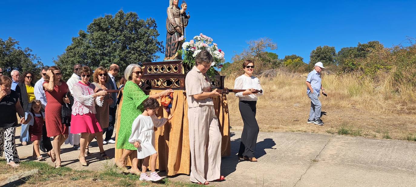 Navamorales despide sus fiestas de la Virgen del Rosario