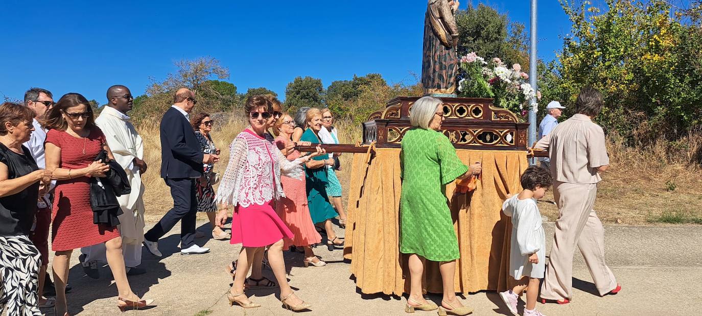 Navamorales despide sus fiestas de la Virgen del Rosario